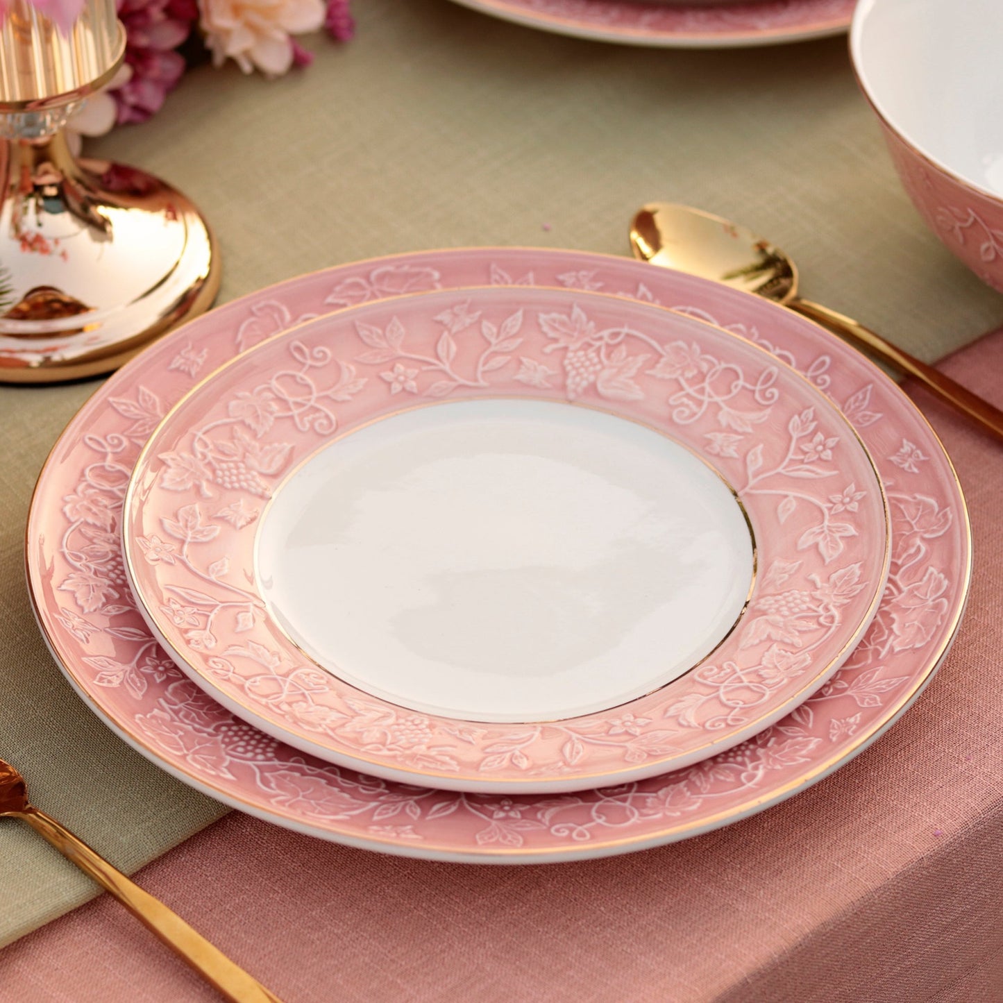 Pink Sapphire 7 Pcs Plate Set (1 Serving Plate, 6 Quarter Plates) - Vigneto