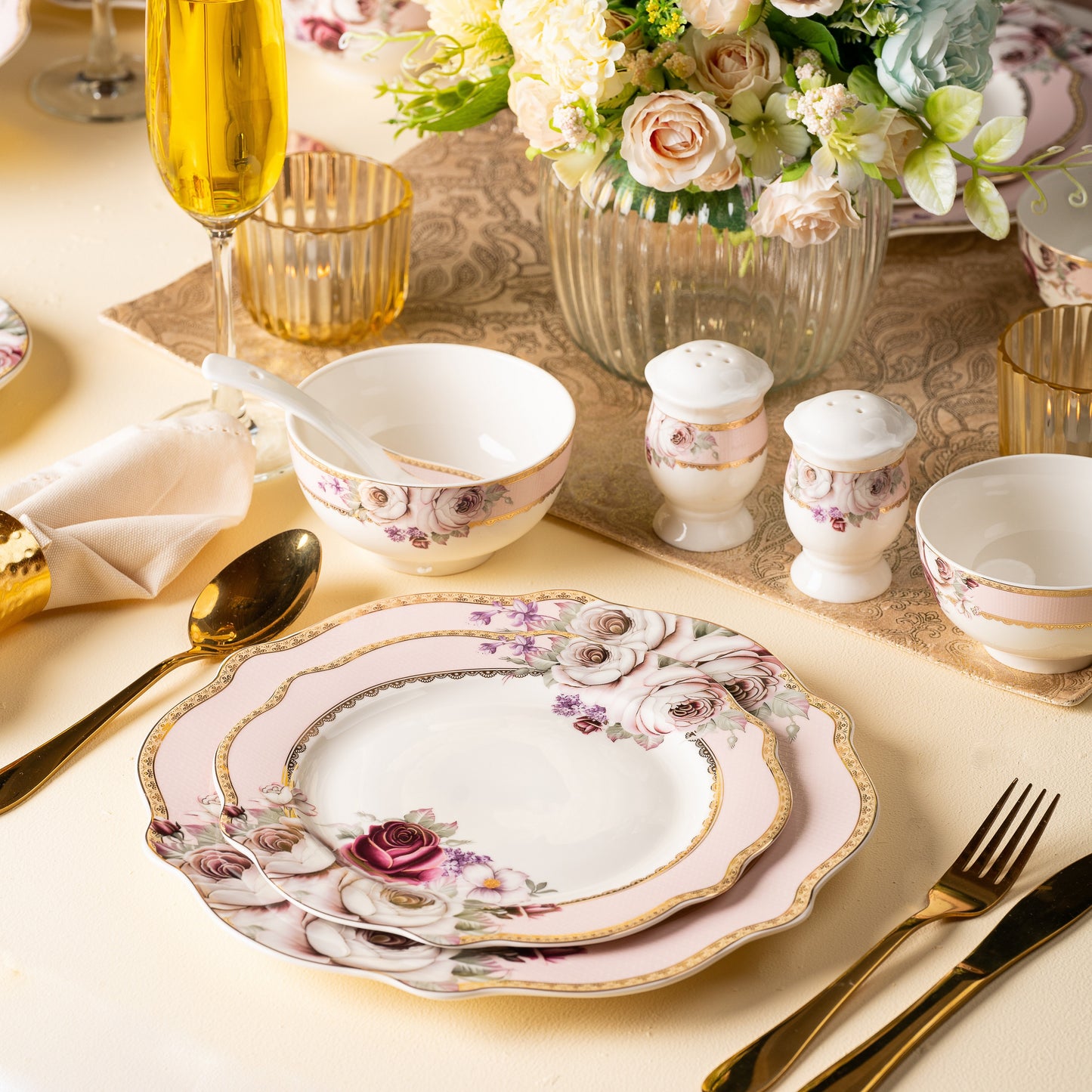 Rose Garden 8" Quarter Plates (Set of 6) - Vigneto