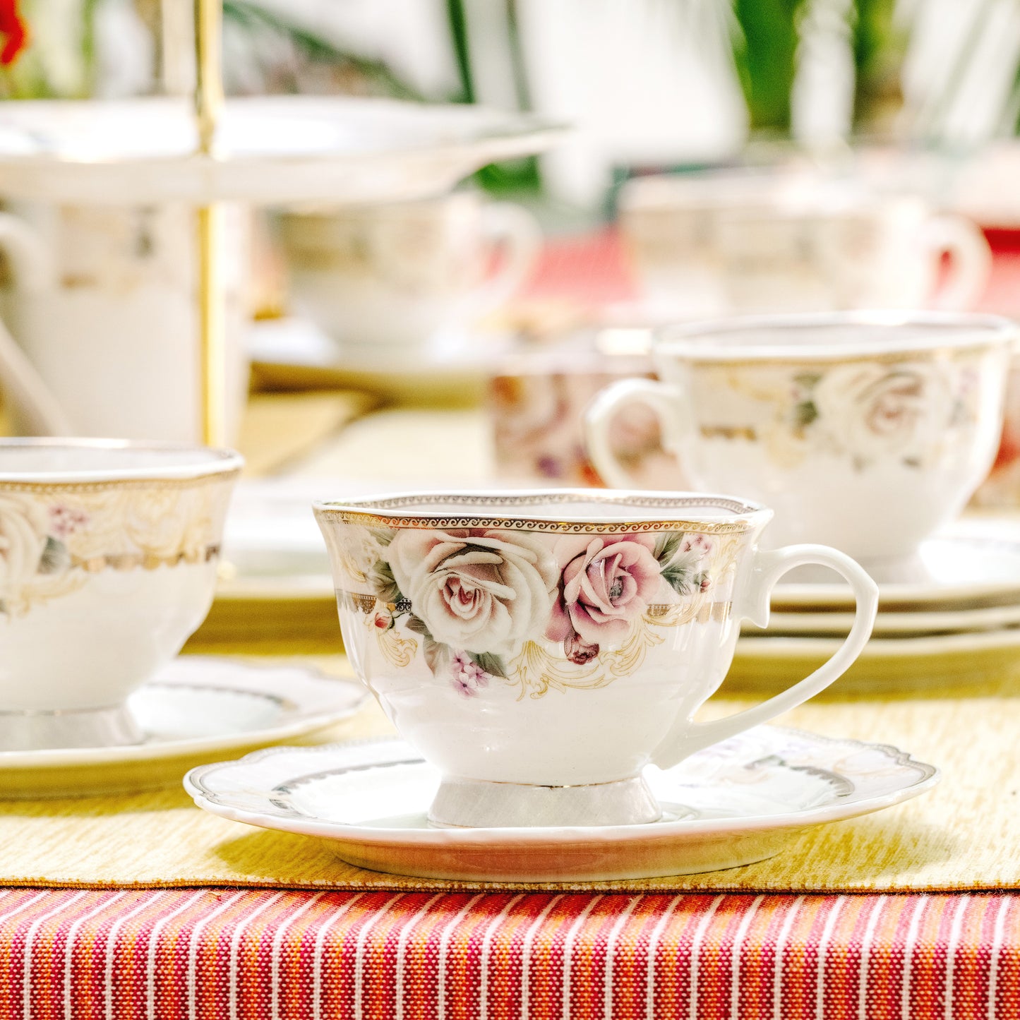 Gold Roses Cup and Saucer Set (Vintage Collection, 6 Cups and 6 Saucers) - Vigneto