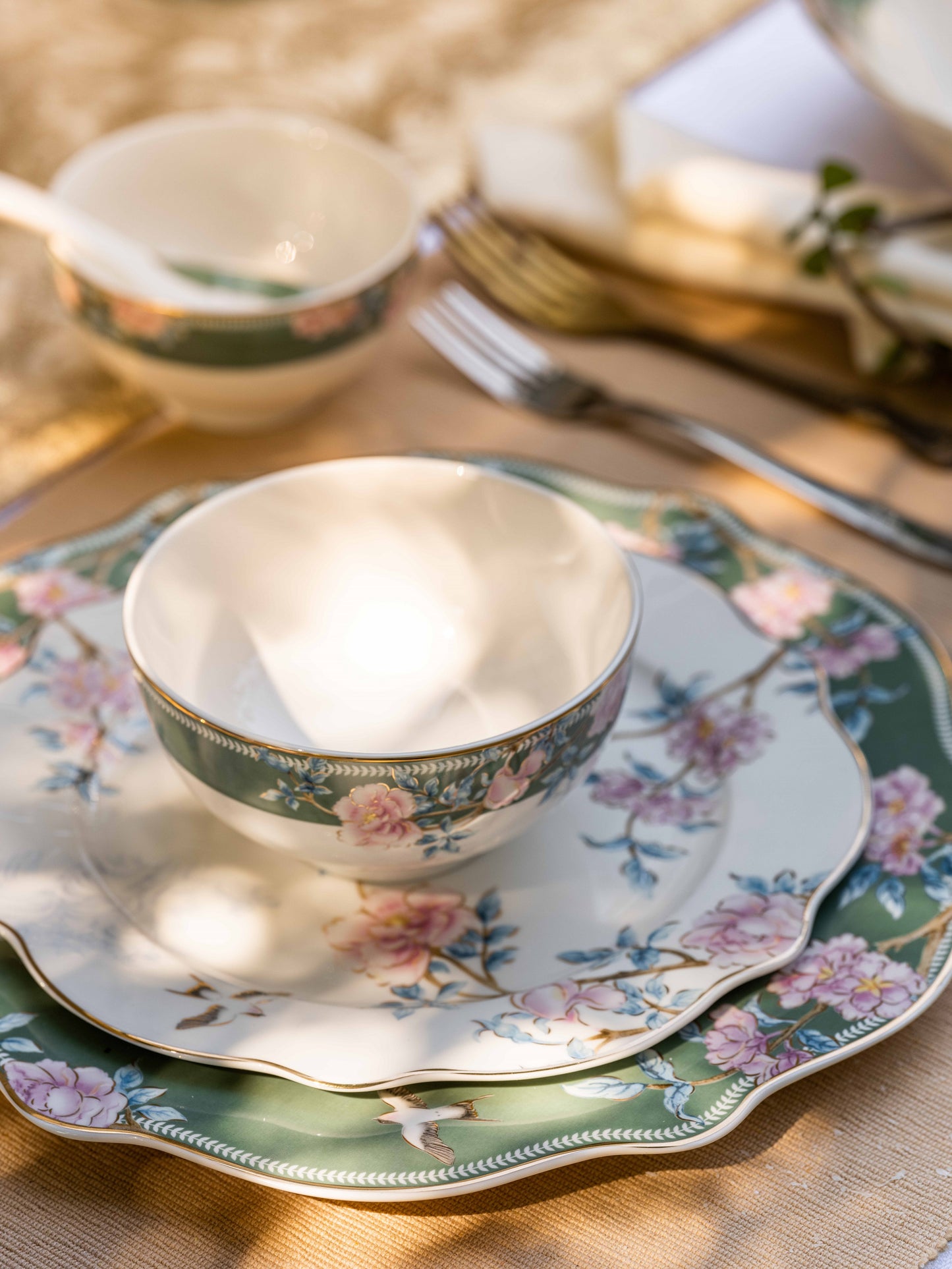 Victorian Green 18 Pcs Dinner Set - Vigneto