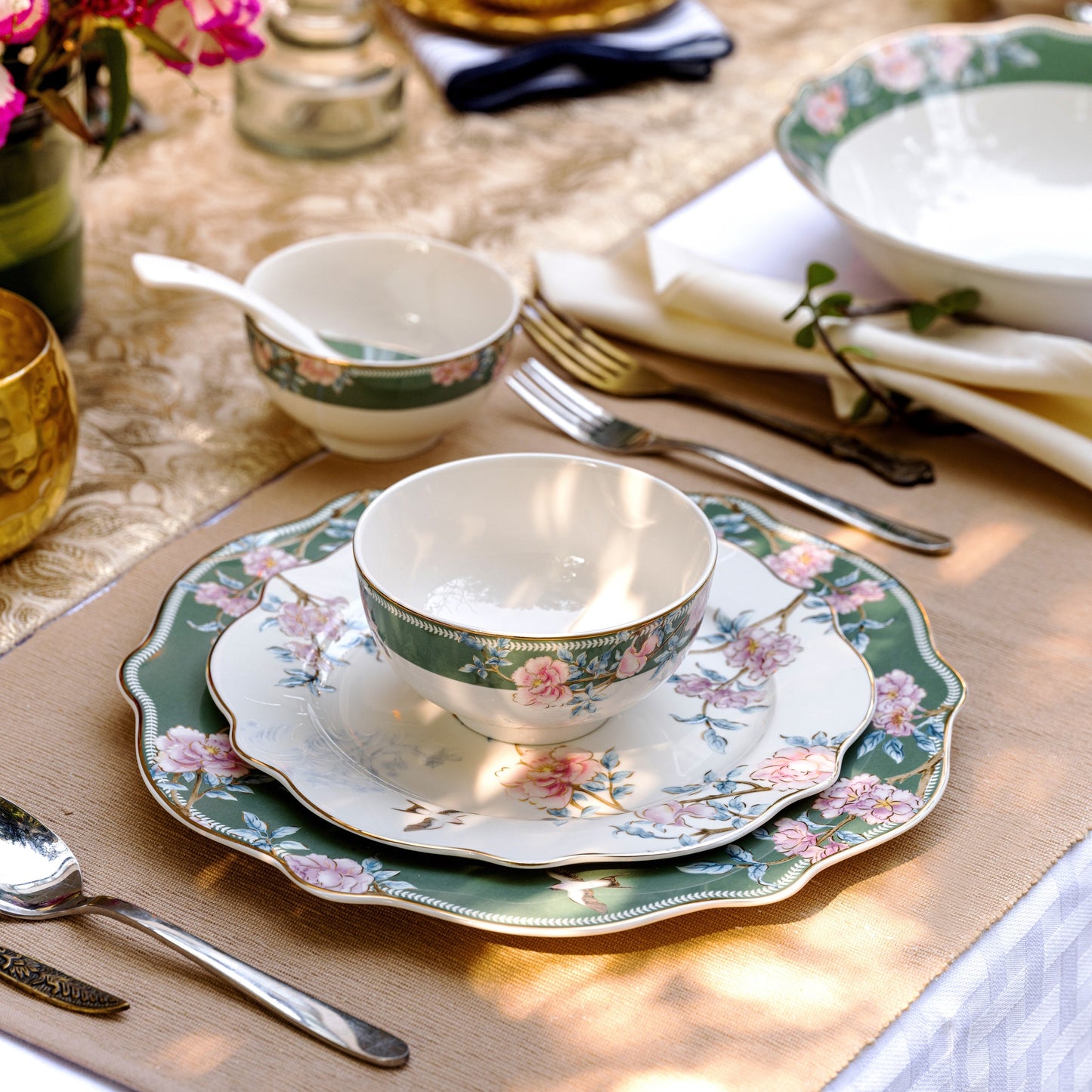 Victorian Green 36 Pcs Dinner Set - Vigneto