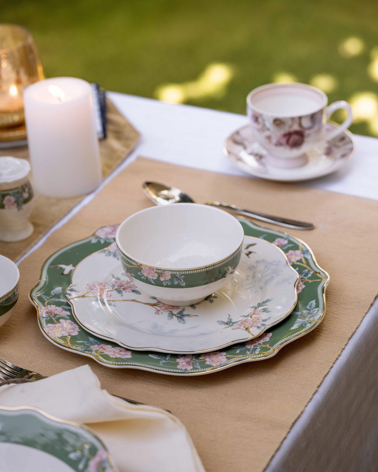 Victorian Green 36 Pcs Dinner Set - Vigneto