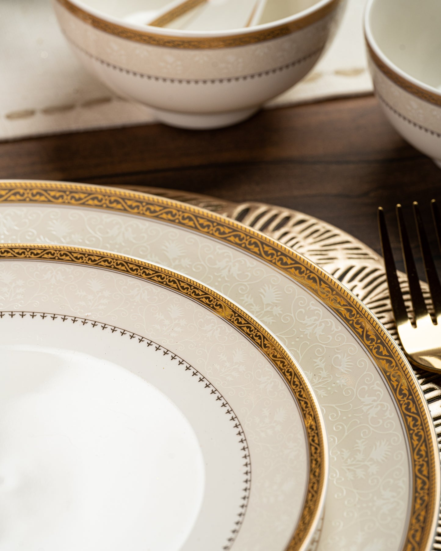 Crème Gold 51 Pcs Dinner Set - Vigneto