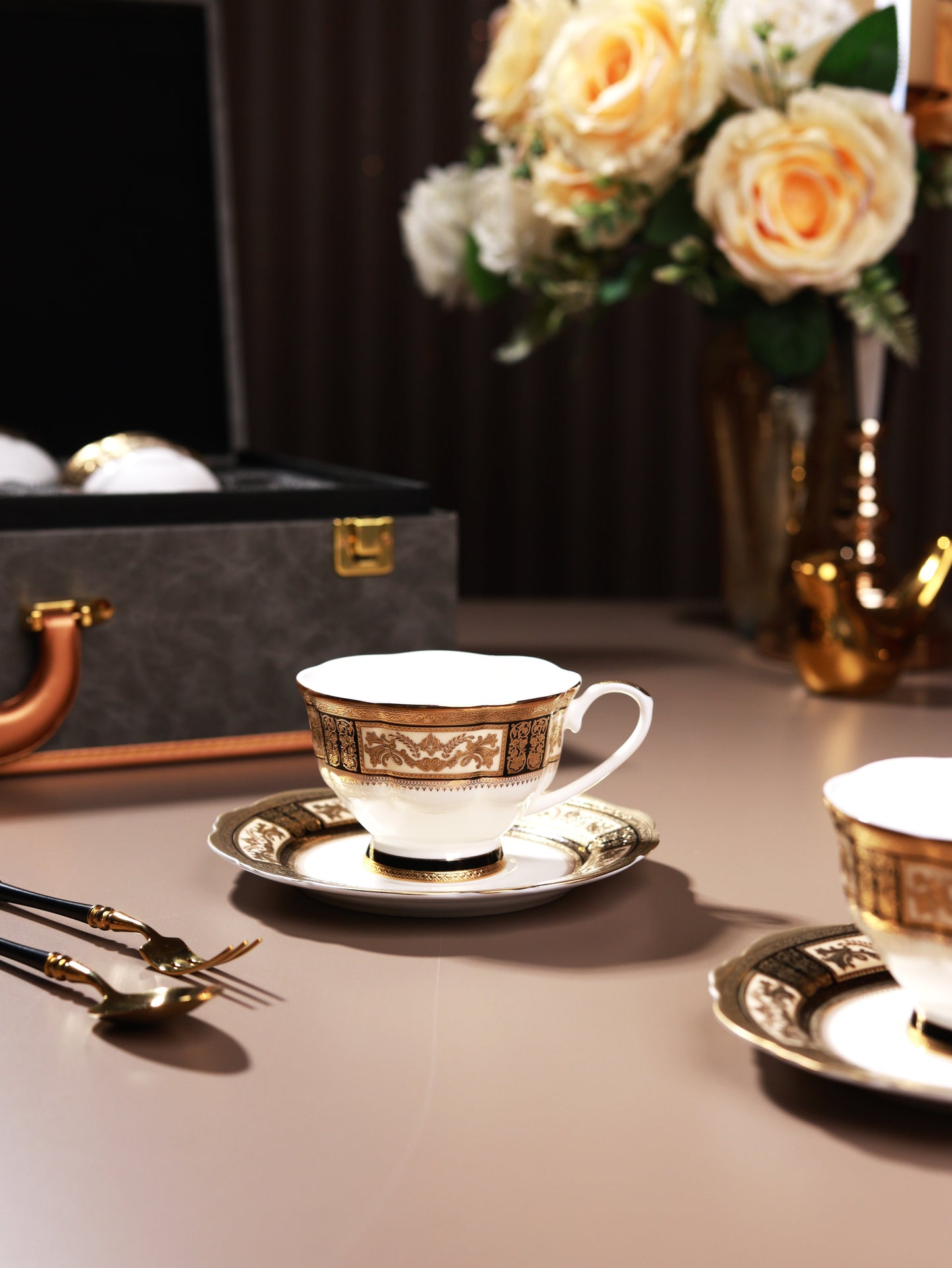 Chateau d'Or Cup and Saucer Set (Set of 6, Palace Collection, 24K Embossed Gold)