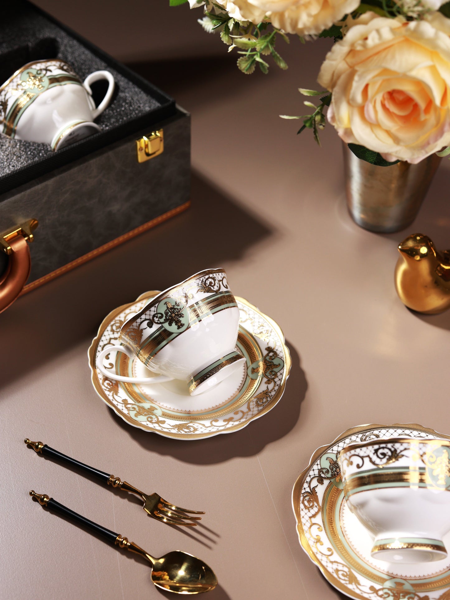 Palace Verde Cup and Saucer Set (Set of 6, Palace Collection, 24K Embossed Gold)