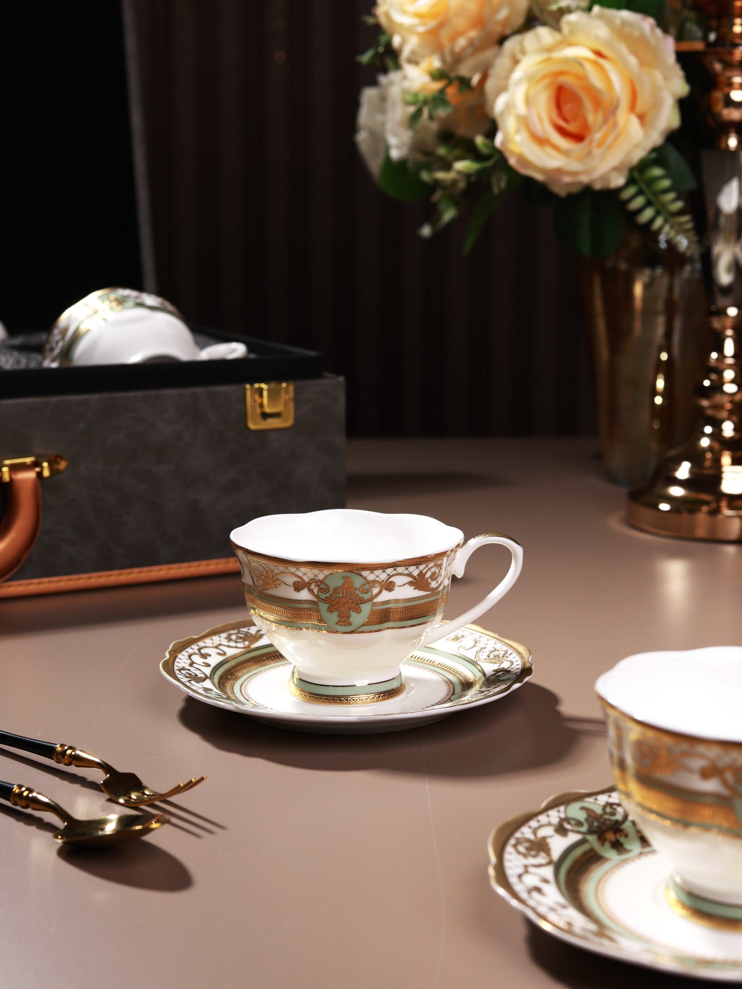 Palace Verde Cup and Saucer Set (Set of 6, Palace Collection, 24K Embossed Gold)