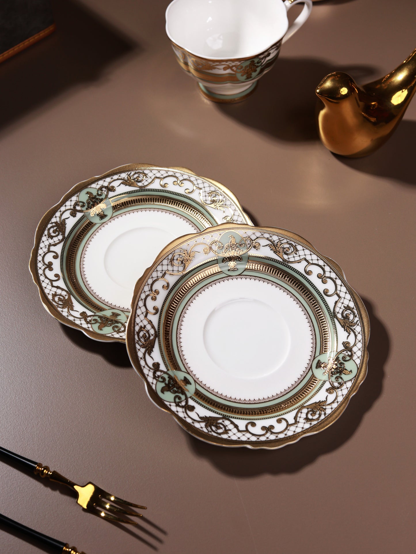 Palace Verde Cup and Saucer Set (Set of 6, Palace Collection, 24K Embossed Gold)