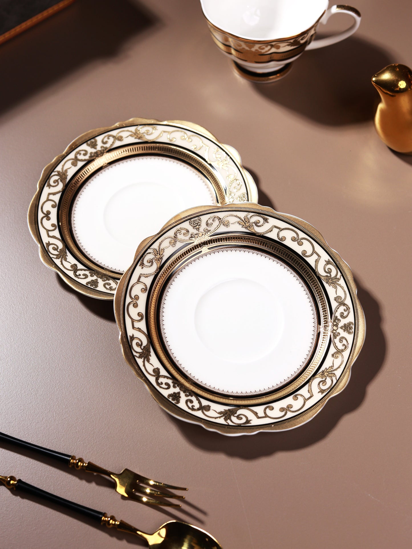 Gilded Realm Cup and Saucer Set (Set of 6, Palace Collection, 24K Embossed Gold)