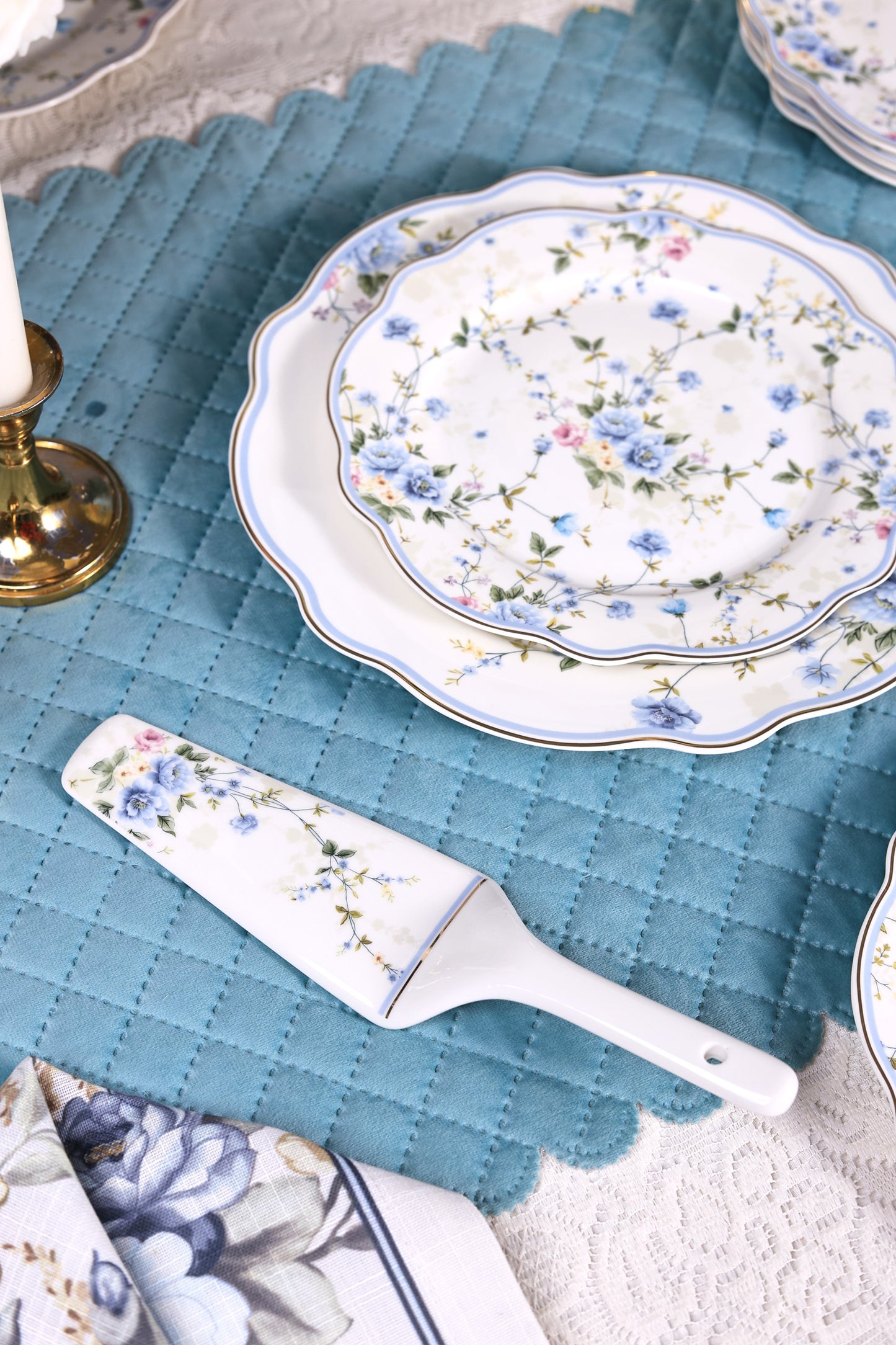 Yorkshire Bloom 8 Pcs Snack Set (1 Serving Plate, 6 Quarter Plates, 1 Server)