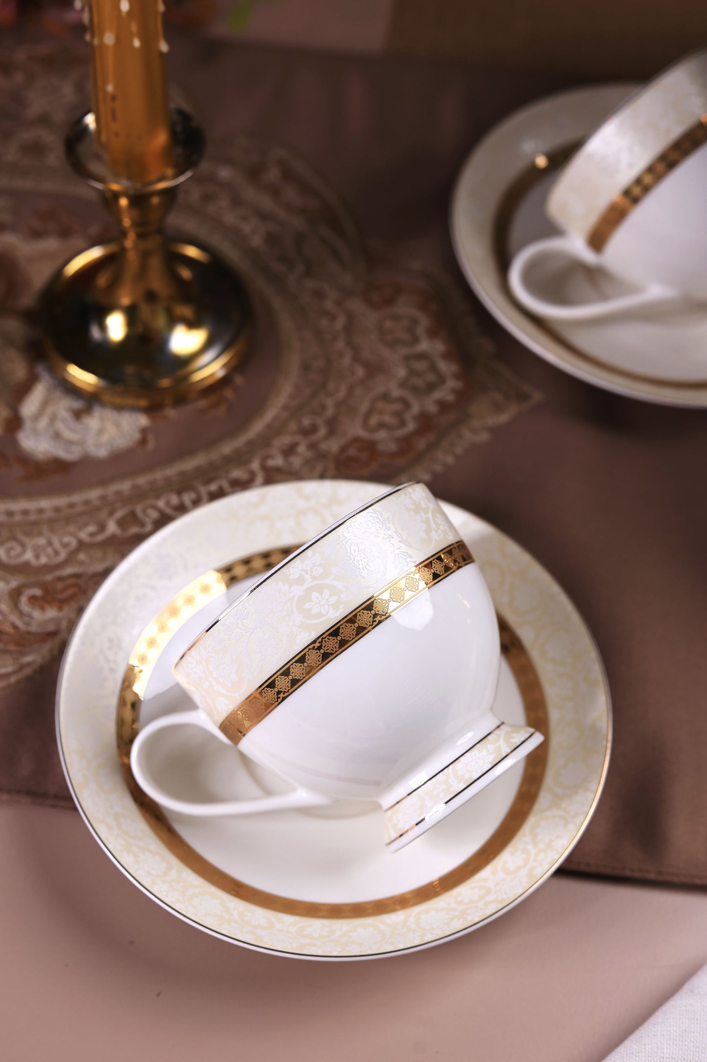 Opaline Gold Cup and Saucer Set (6 Cups and 6 Saucers) - Vigneto