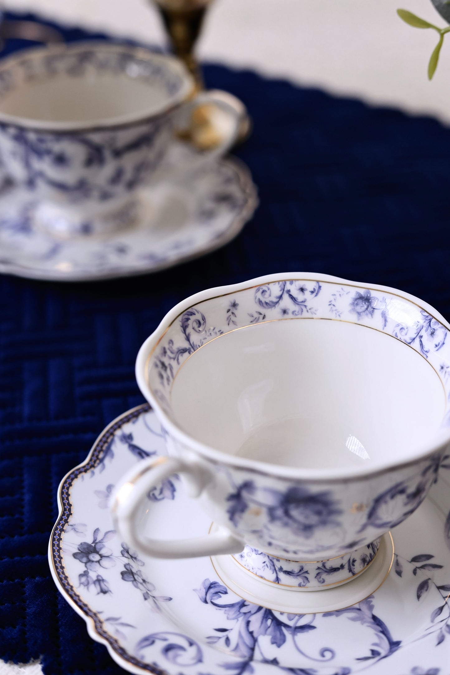 Midnight Blue Cup and Saucer Set (Vintage Collection, 6 Cups and 6 Saucers) - Vigneto
