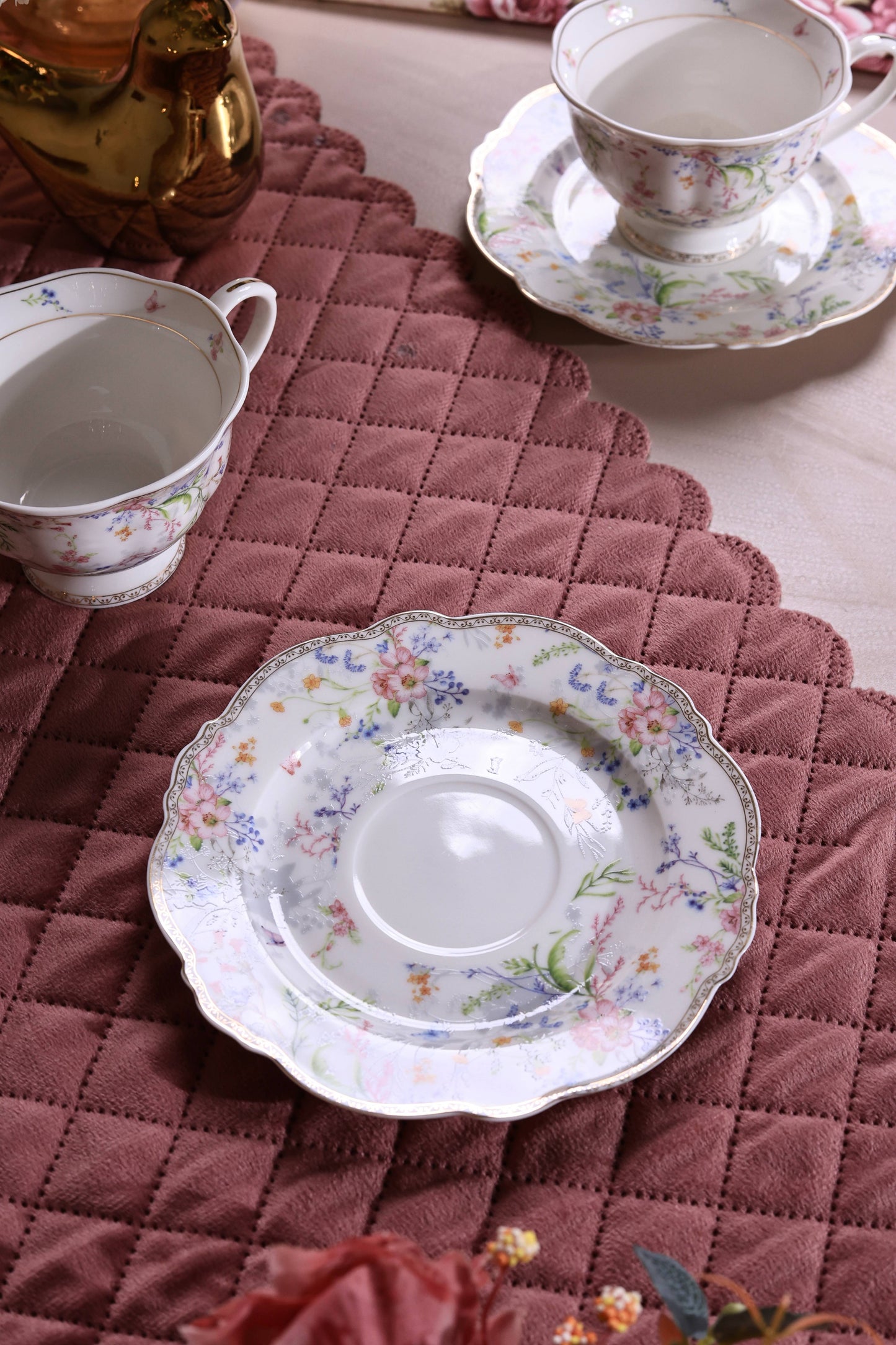 Flower Bed Cup and Saucer Set (Vintage Collection, 6 Cups and 6 Saucers) - Vigneto