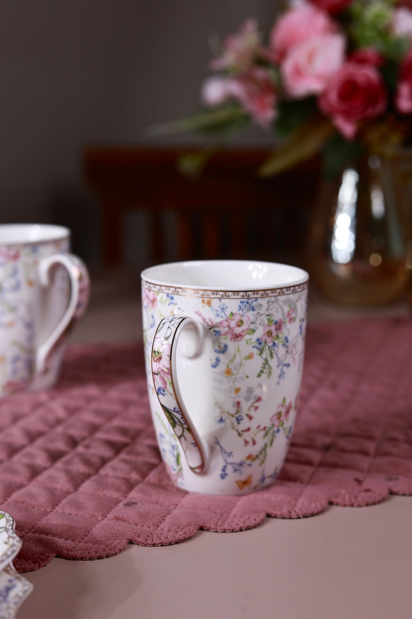 Flower Bed Coffee Mugs with Snack Plates (4 Mugs and 4 Snack Plates) - Vigneto