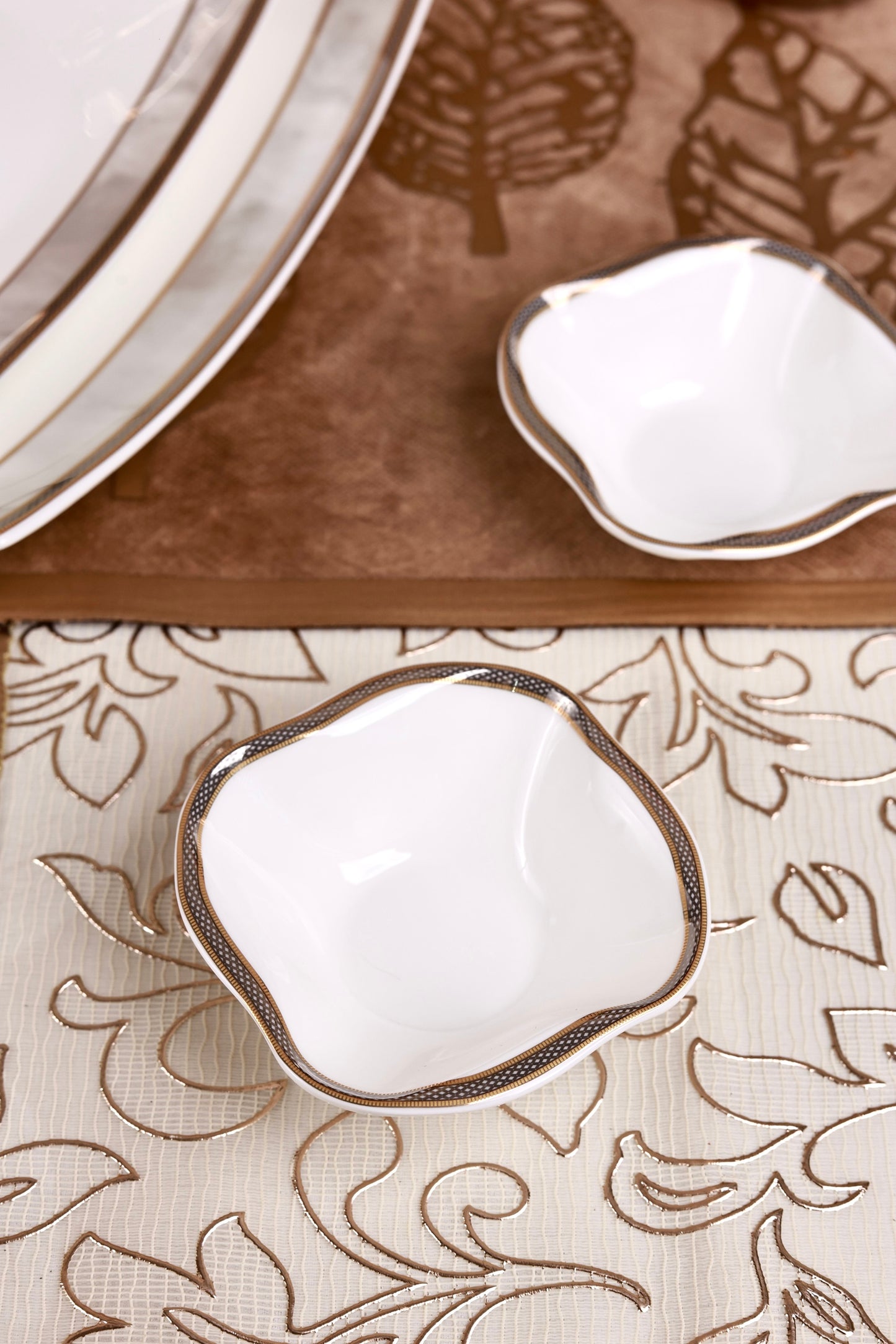 Oyster Pearl 10 Pcs Snack Set (2 Serving Plates, 6 Quarter Plates, 2 Dip Bowls)