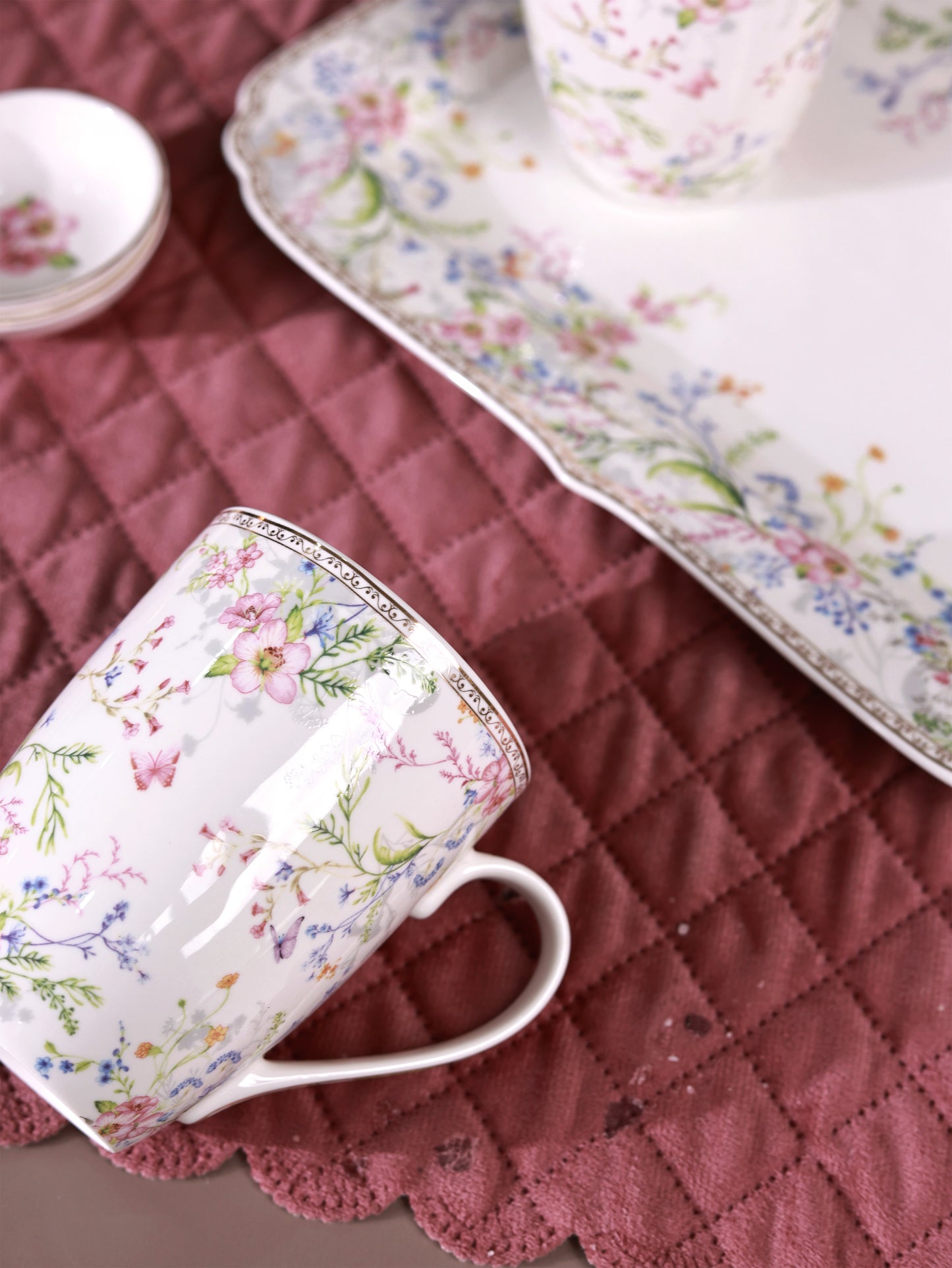 Flower Bed 8 Pcs Coffee & Platter Set (4 Mugs, 1 Square Platter, 1 Snack Platter, 2 Dip Bowls)
