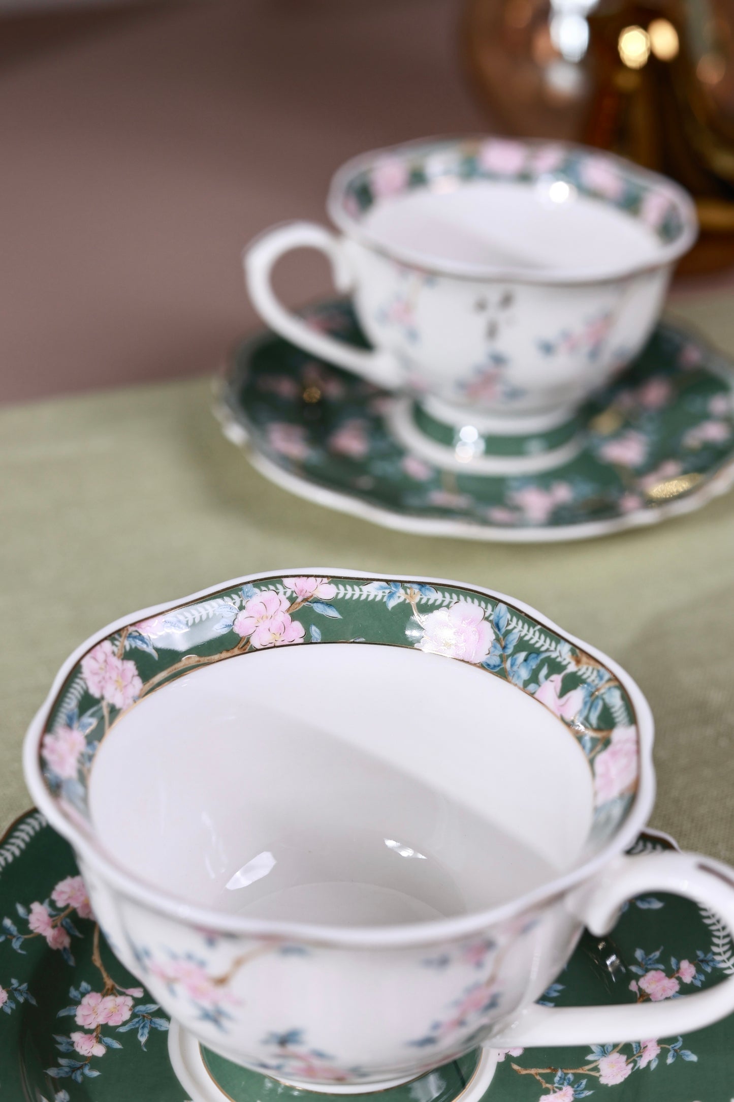 Victorian Green Cup and Saucer Set (Vintage Collection, 6 Cups and 6 Saucers) - Vigneto