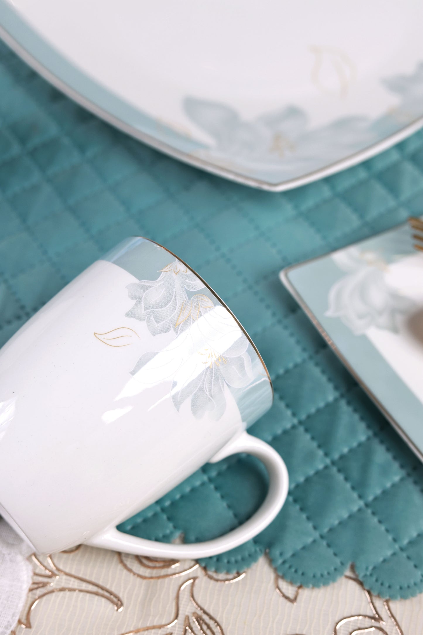 La Pacifique 6 Pcs Coffee & Platter Set (4 Mugs, 1 Square Platter, 1 Snack Platter)