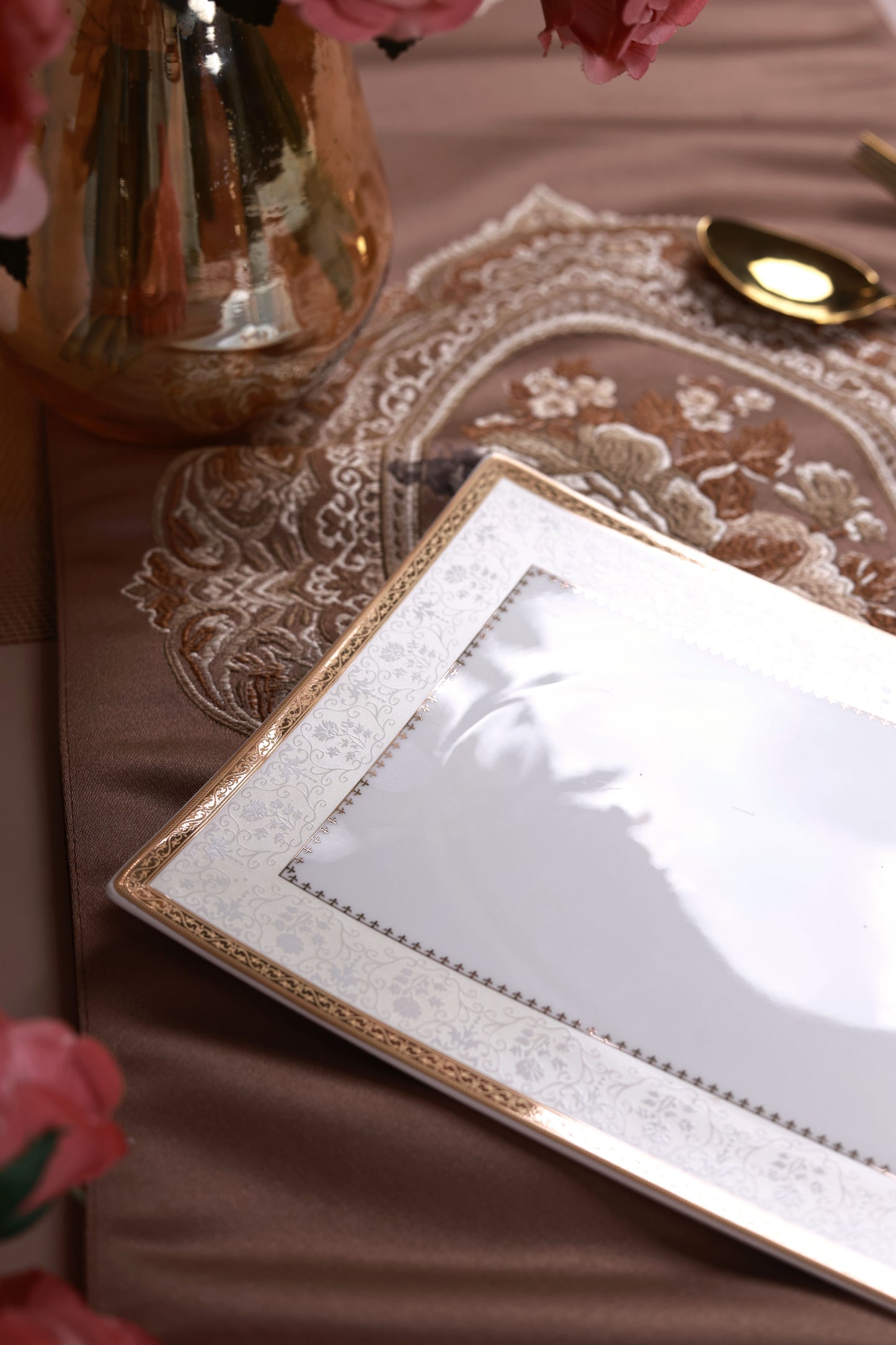 Creme Gold 6 Pcs Coffee & Platter Set (4 Mugs, 1 Square Platter, 1 Snack Platter)