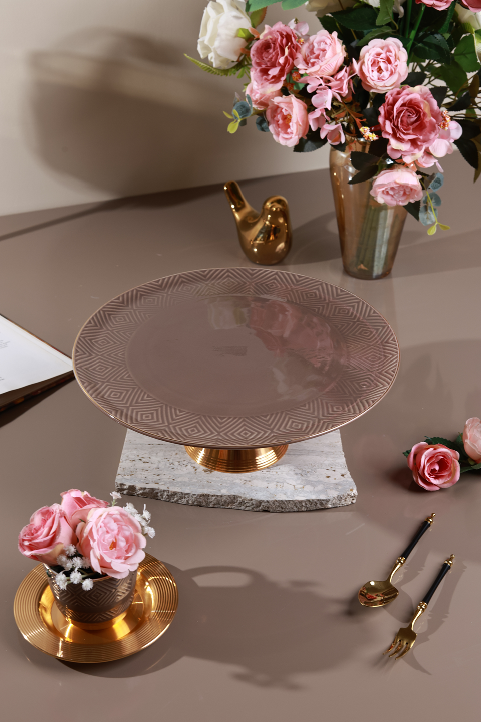 Chestnut Cake Stand (Metal Collection, 24K Gold)
