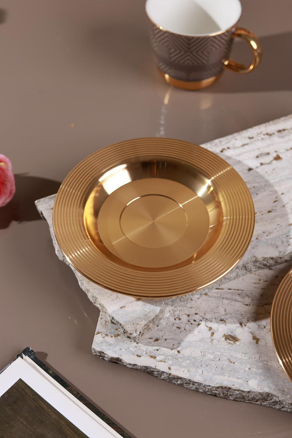 Chestnut Cup and Saucer Set (Metal Collection, 24K Gold)
