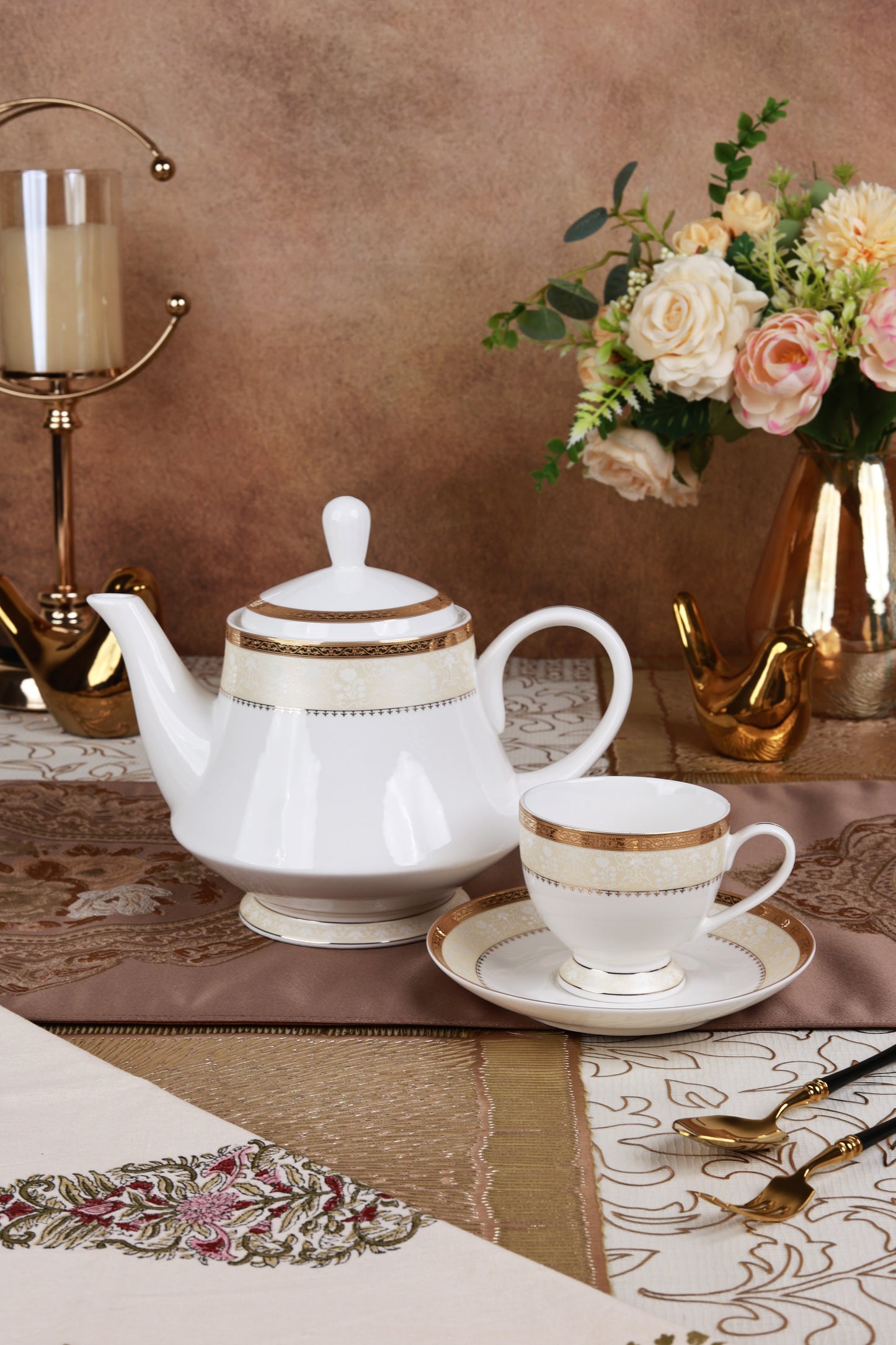 Crème Gold 15 Pcs Tea Set