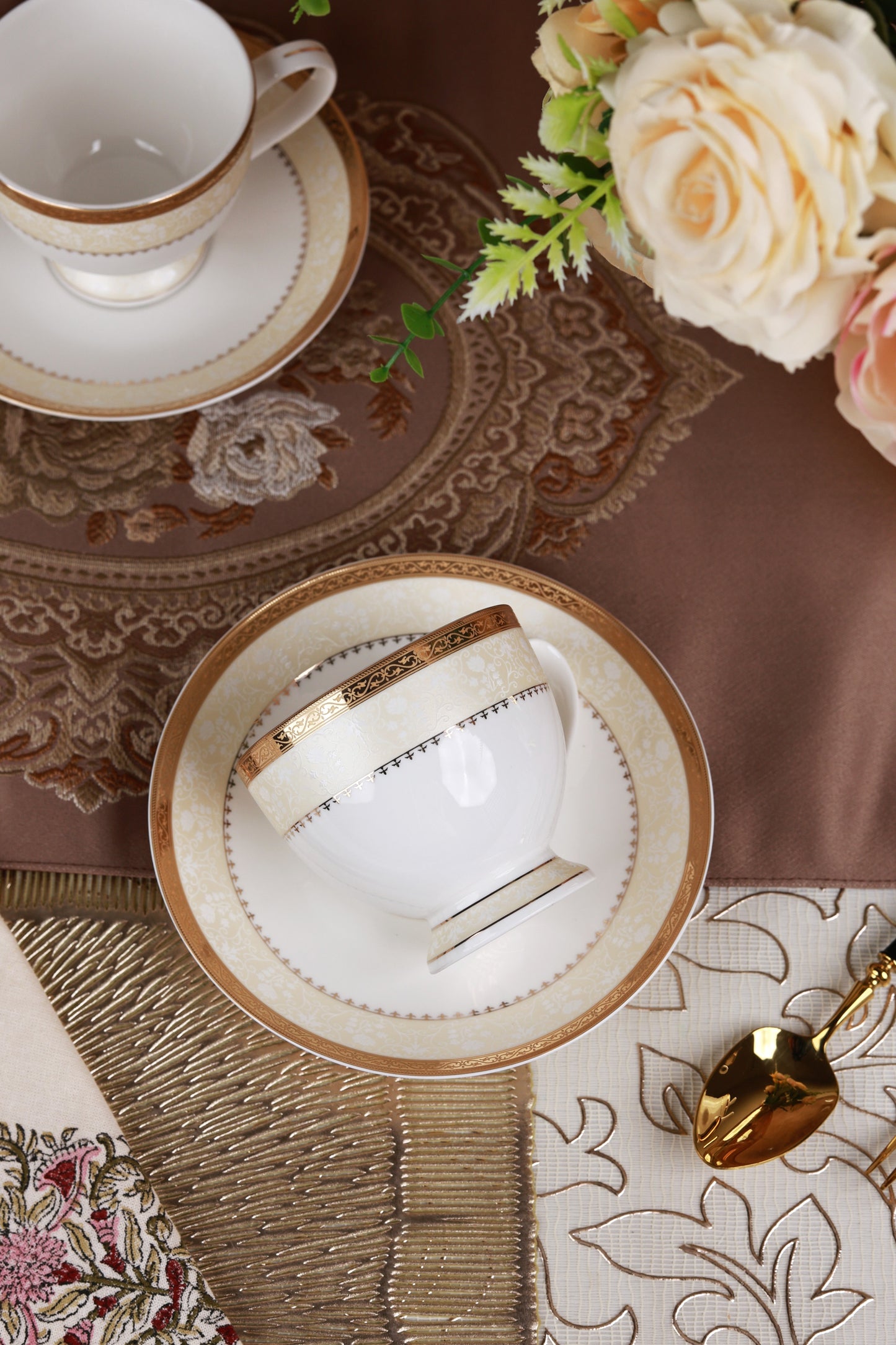 Crème Gold 15 Pcs Tea Set
