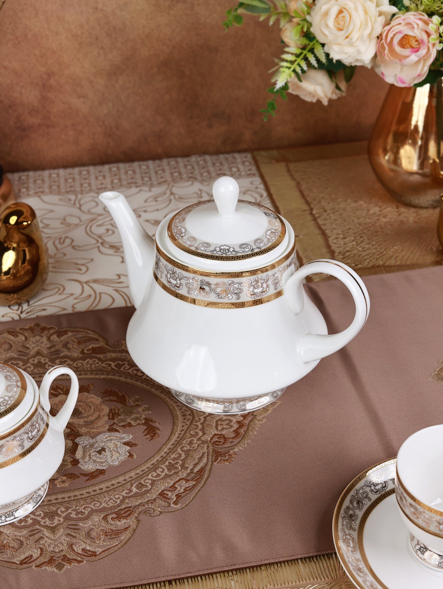 Mughal Gold and Grey 15 Pcs Tea Set - Vigneto