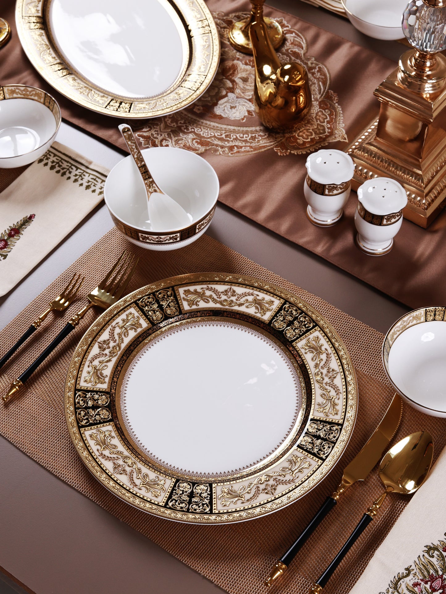 Chateau d'Or 58 Pcs Dinner Set (Palace Collection, 24K Embossed Gold) - Vigneto