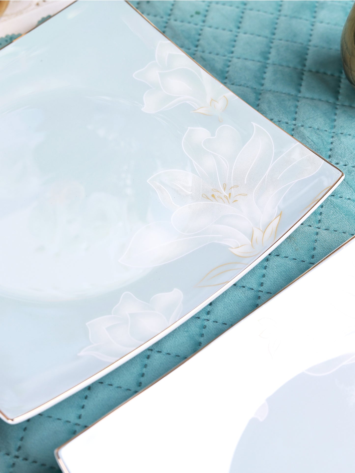 La Pacifique 10 Pcs Snack Set (2 Serving Plates, 6 Quarter Plates, 2 Dip Bowls)