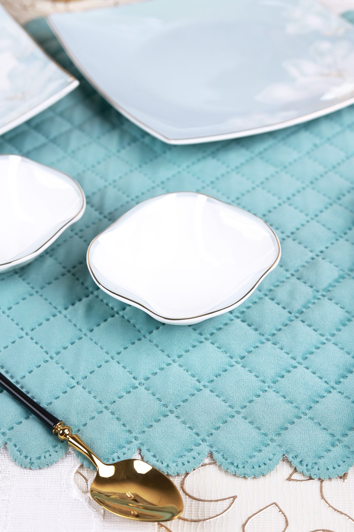 La Pacifique 10 Pcs Snack Set (2 Serving Plates, 6 Quarter Plates, 2 Dip Bowls)