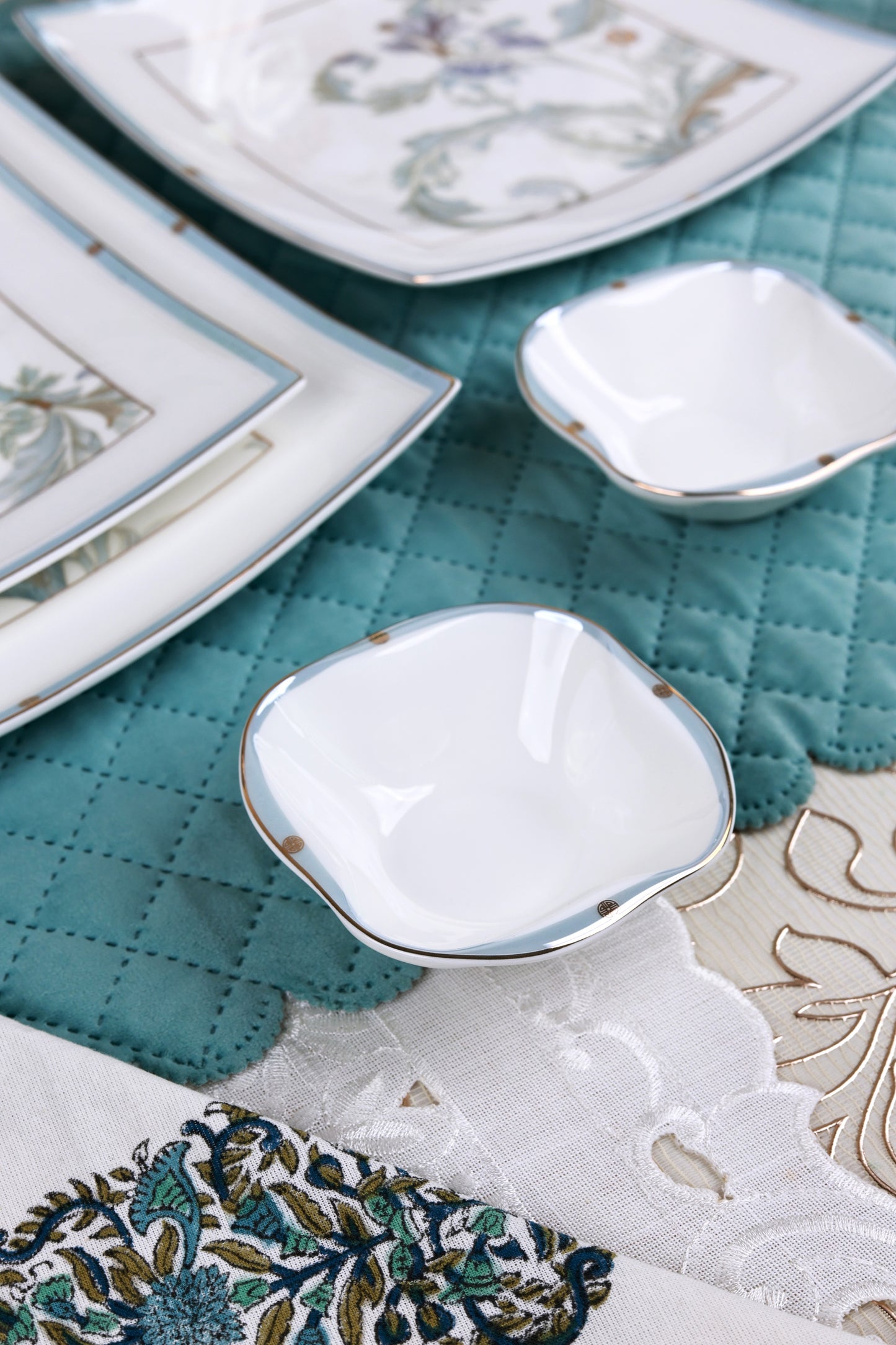 Oriental Blume 10 Pcs Snack Set (2 Serving Plates, 6 Quarter Plates, 2 Dip Bowls)