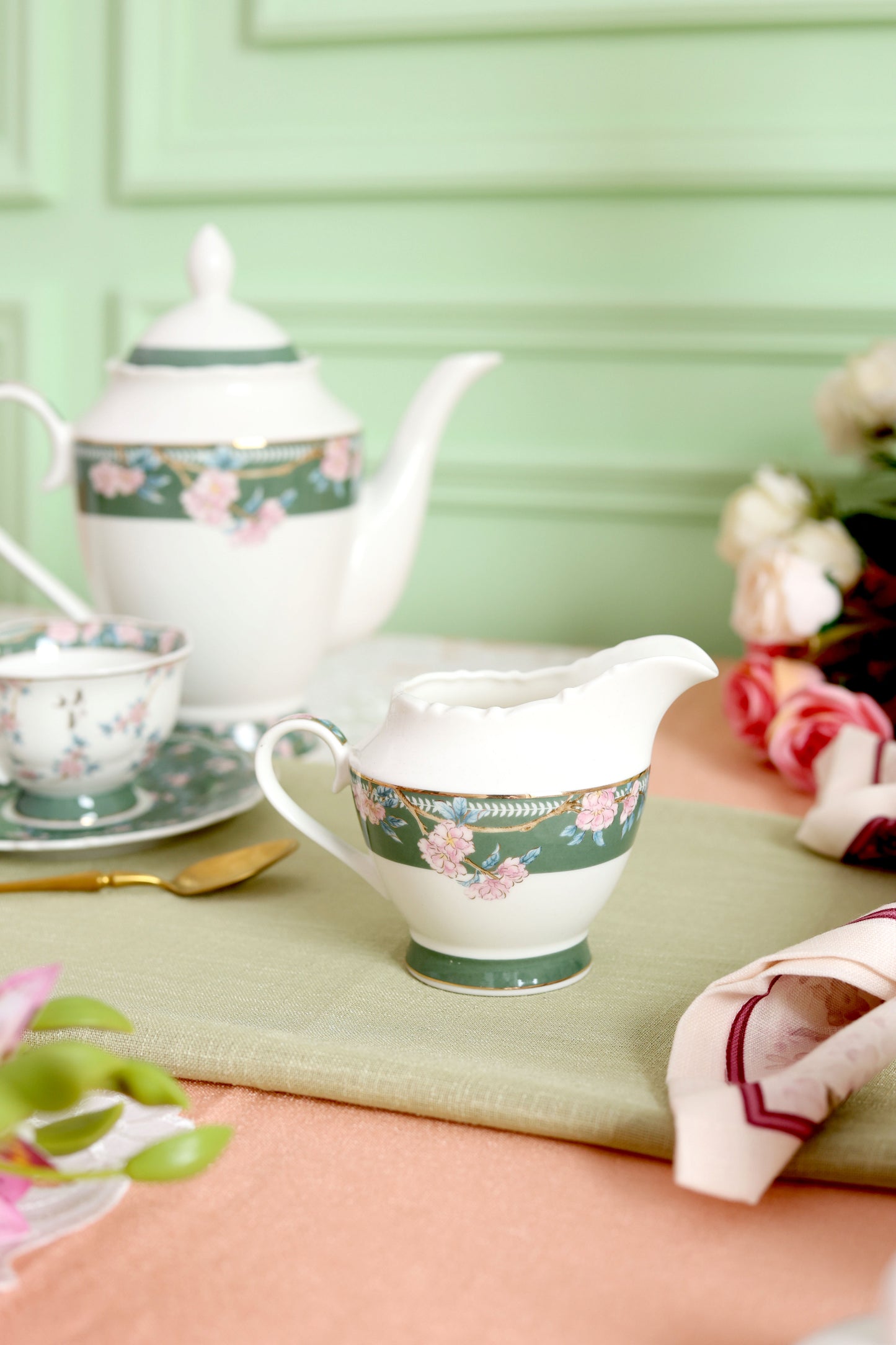 Victorian Green 15 Pcs Tea Set (Vintage Collection)