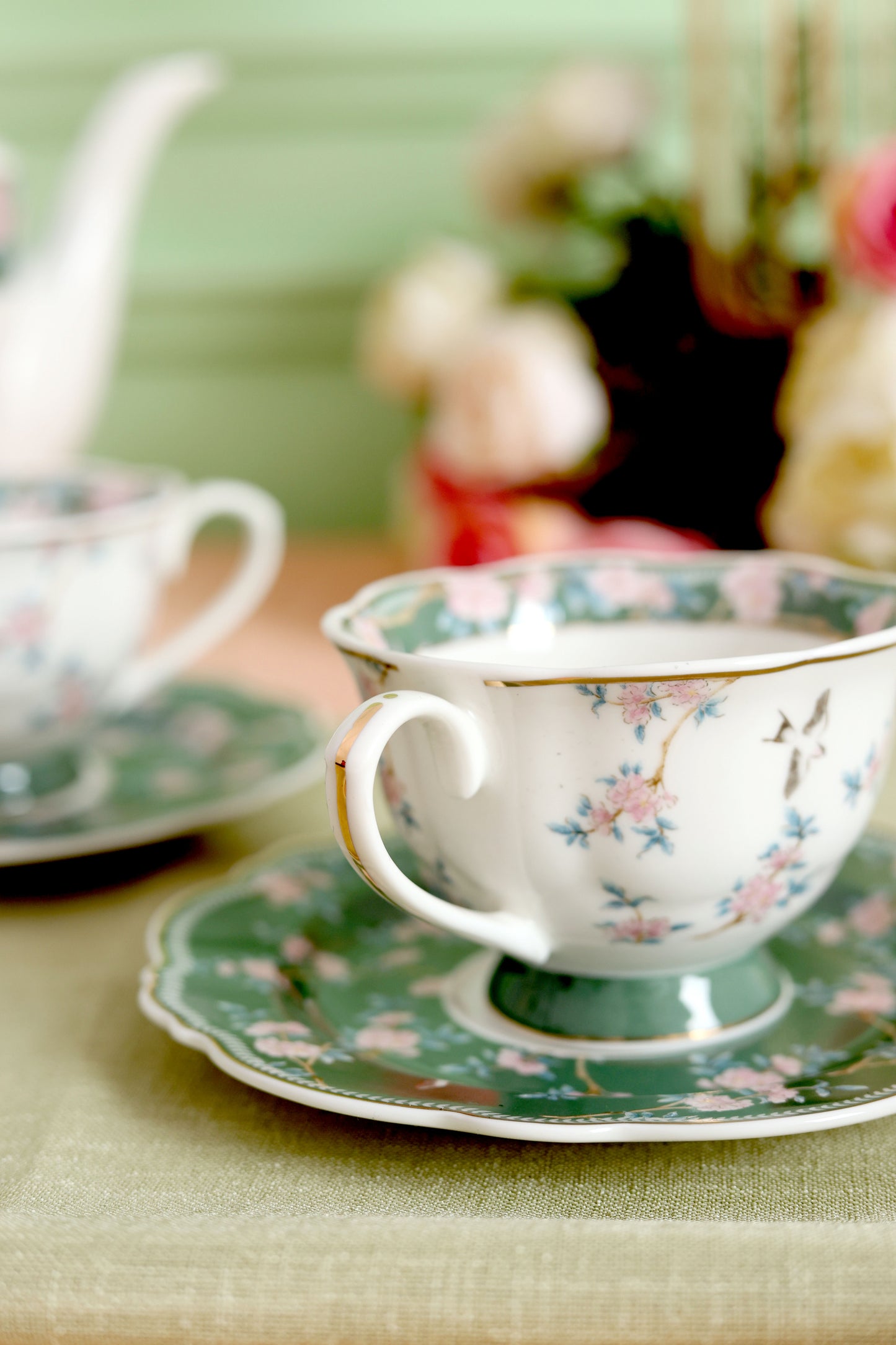 Victorian Green 15 Pcs Tea Set (Vintage Collection)