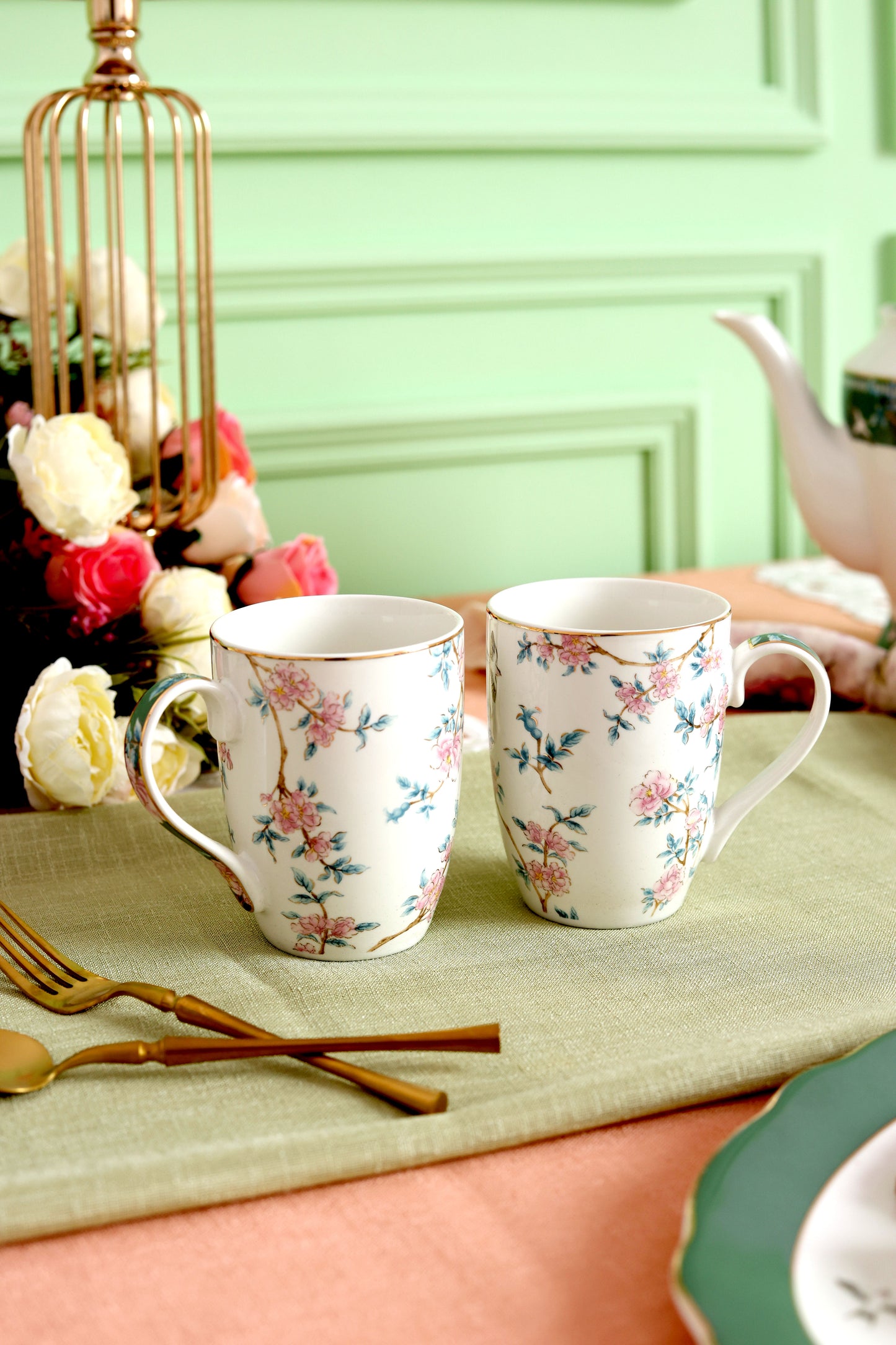 Victorian Green Coffee Mugs and Tray