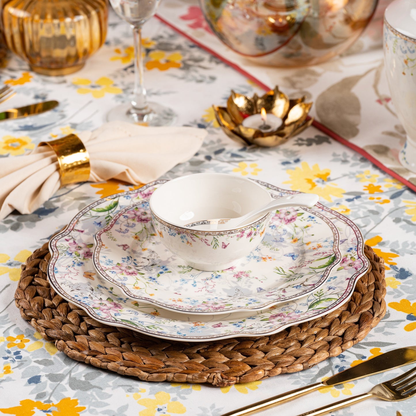 Flower Bed 51 Pcs Dinner Set - Vigneto