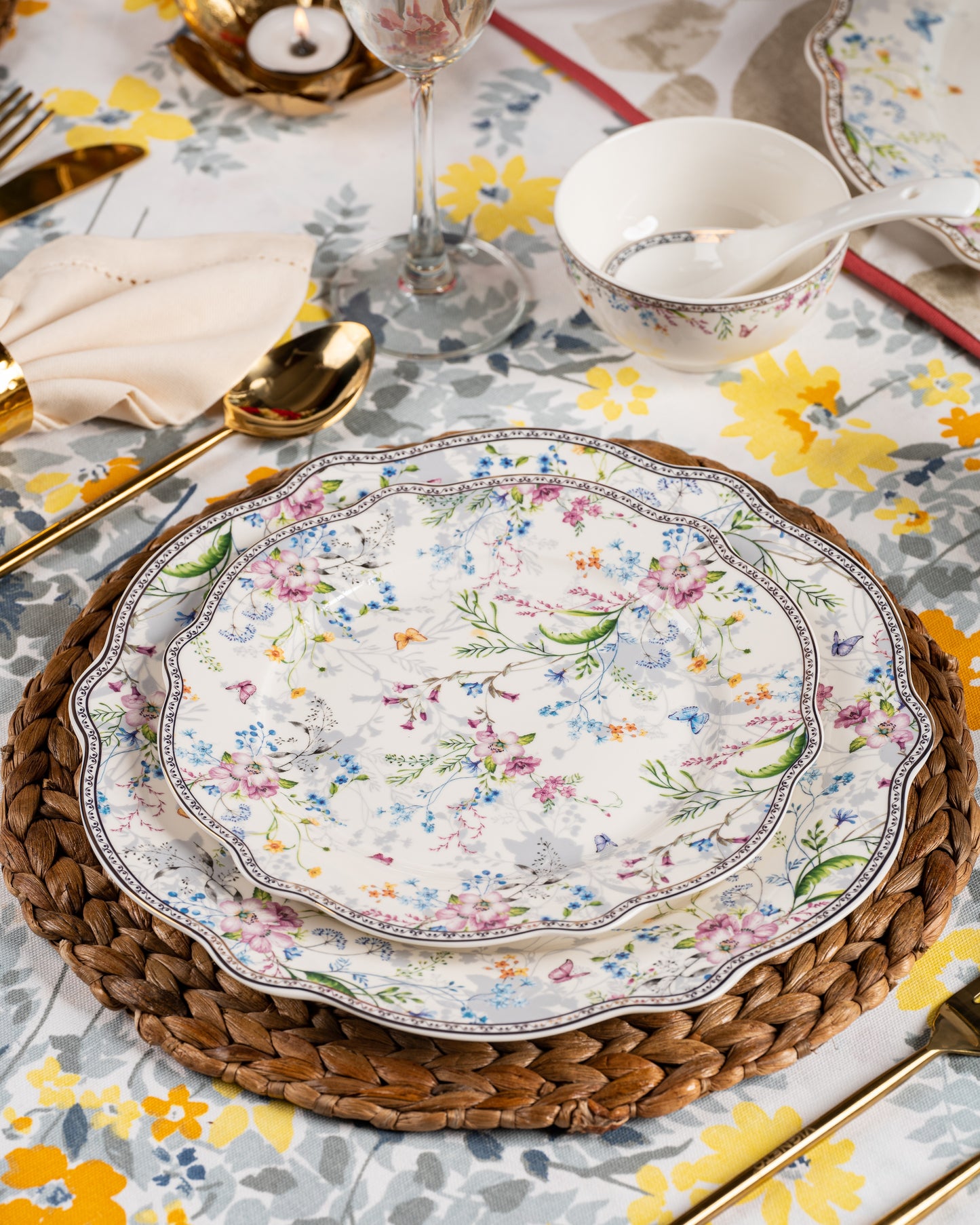 Flower Bed 36 Pcs Dinner Set - Vigneto