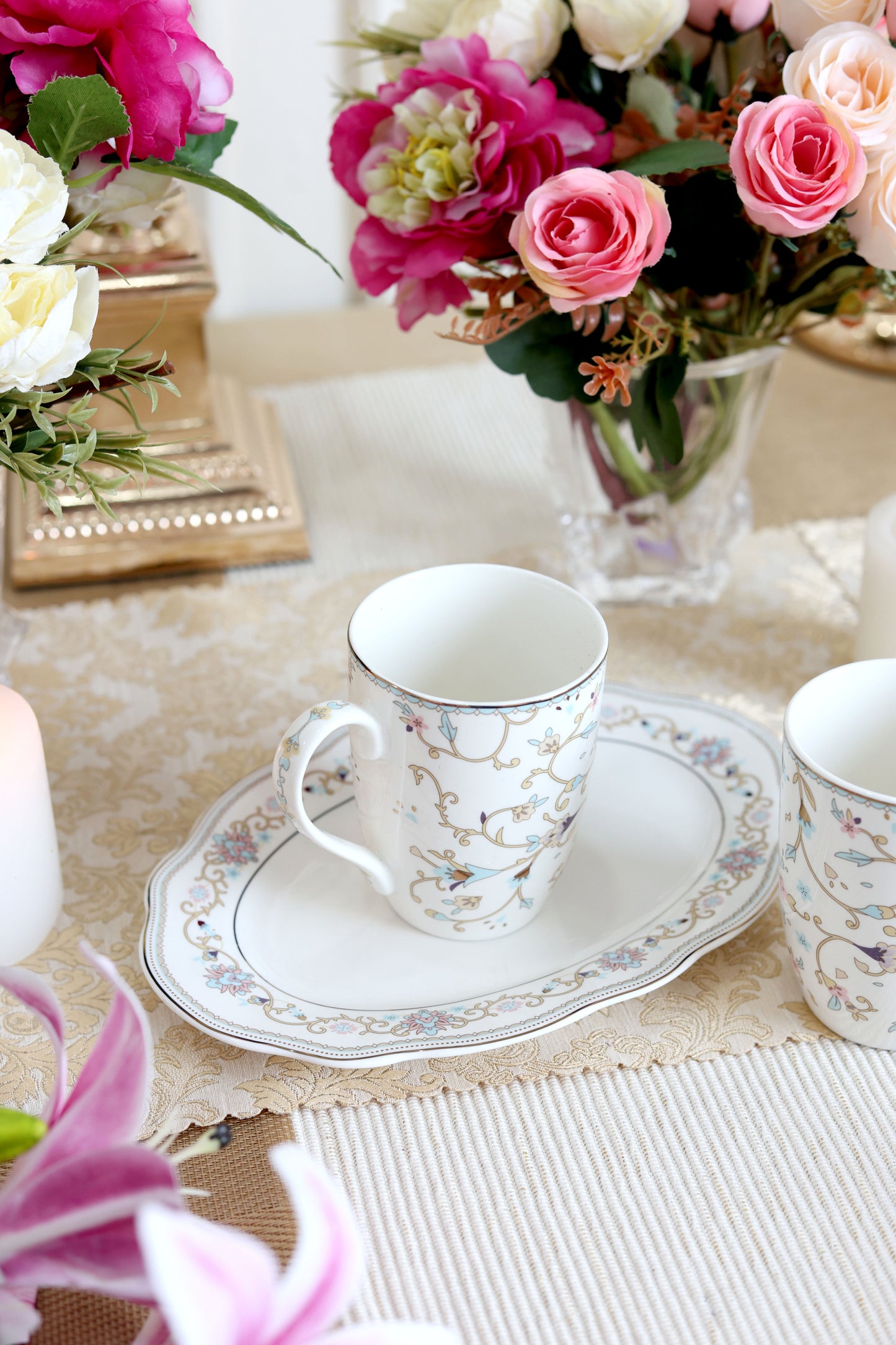 White pattern Coffee Mugs and Tray
