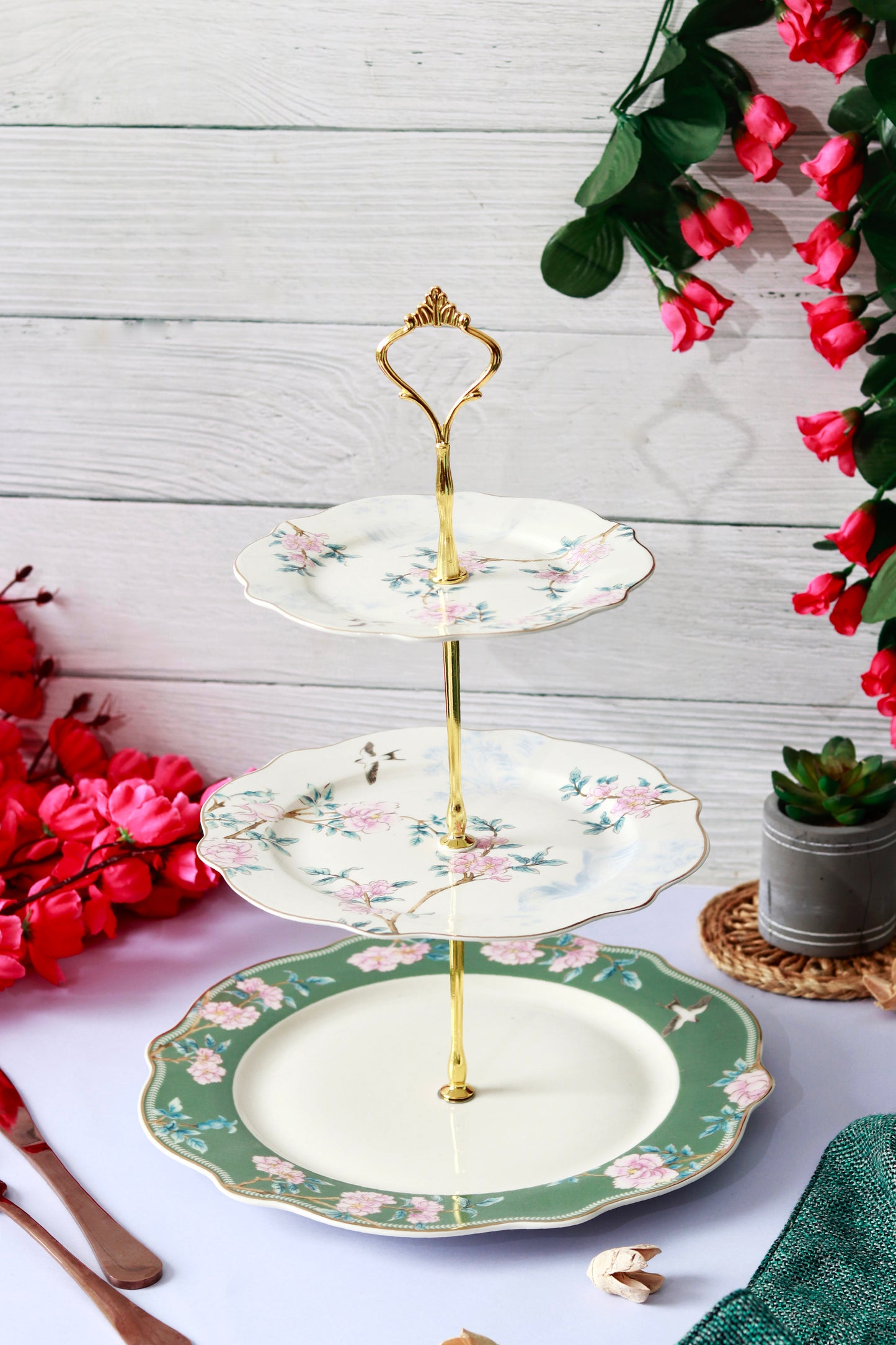 Victorian Green Three Tier Dessert Stand - Vigneto