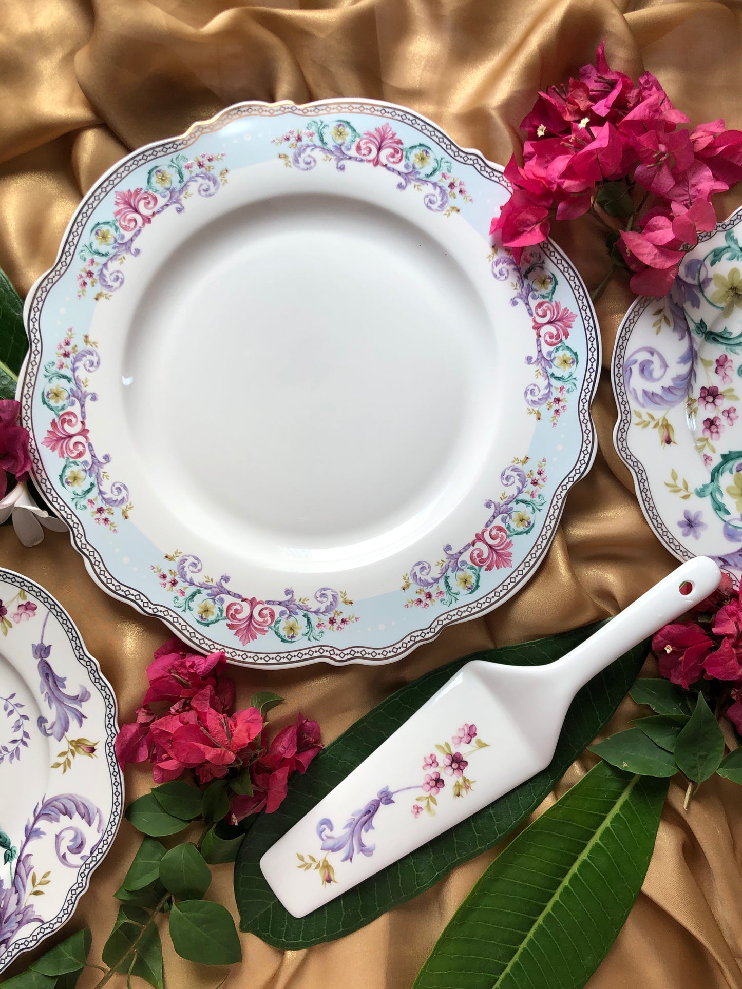Purple Flower Snack Set (6 Dinner Plates, 1 Quarter Plate, 1 Server) - Vigneto