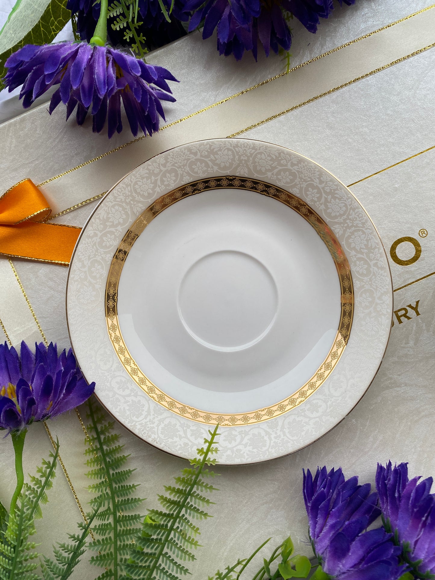 Gold Embossed Flower Cup and Saucer Set (6 Cups and 6 Saucers) - Vigneto