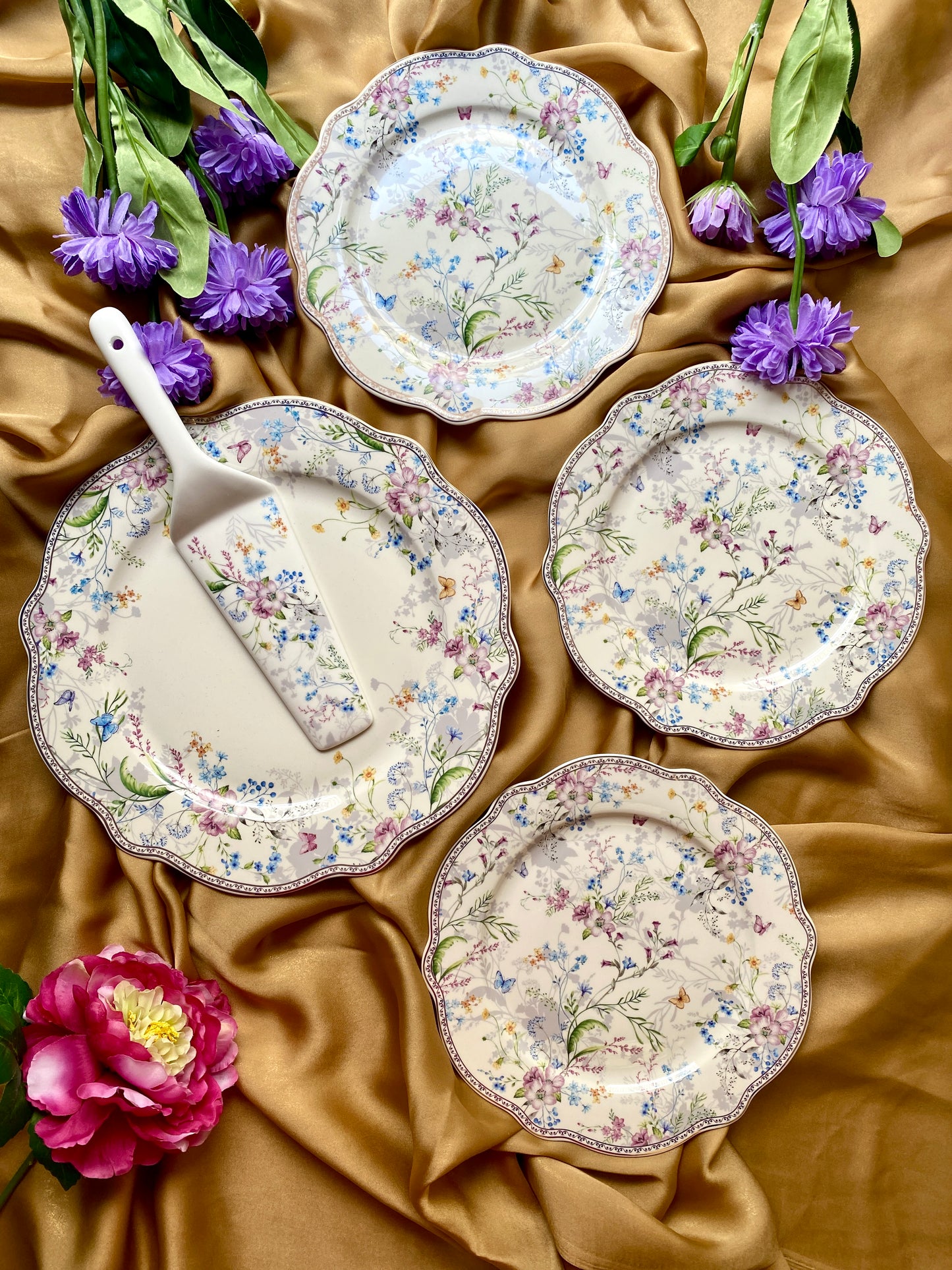 Flower Bed Snack Set (1 Serving Plate, 6 Quarter Plates, 1 Server) - Vigneto