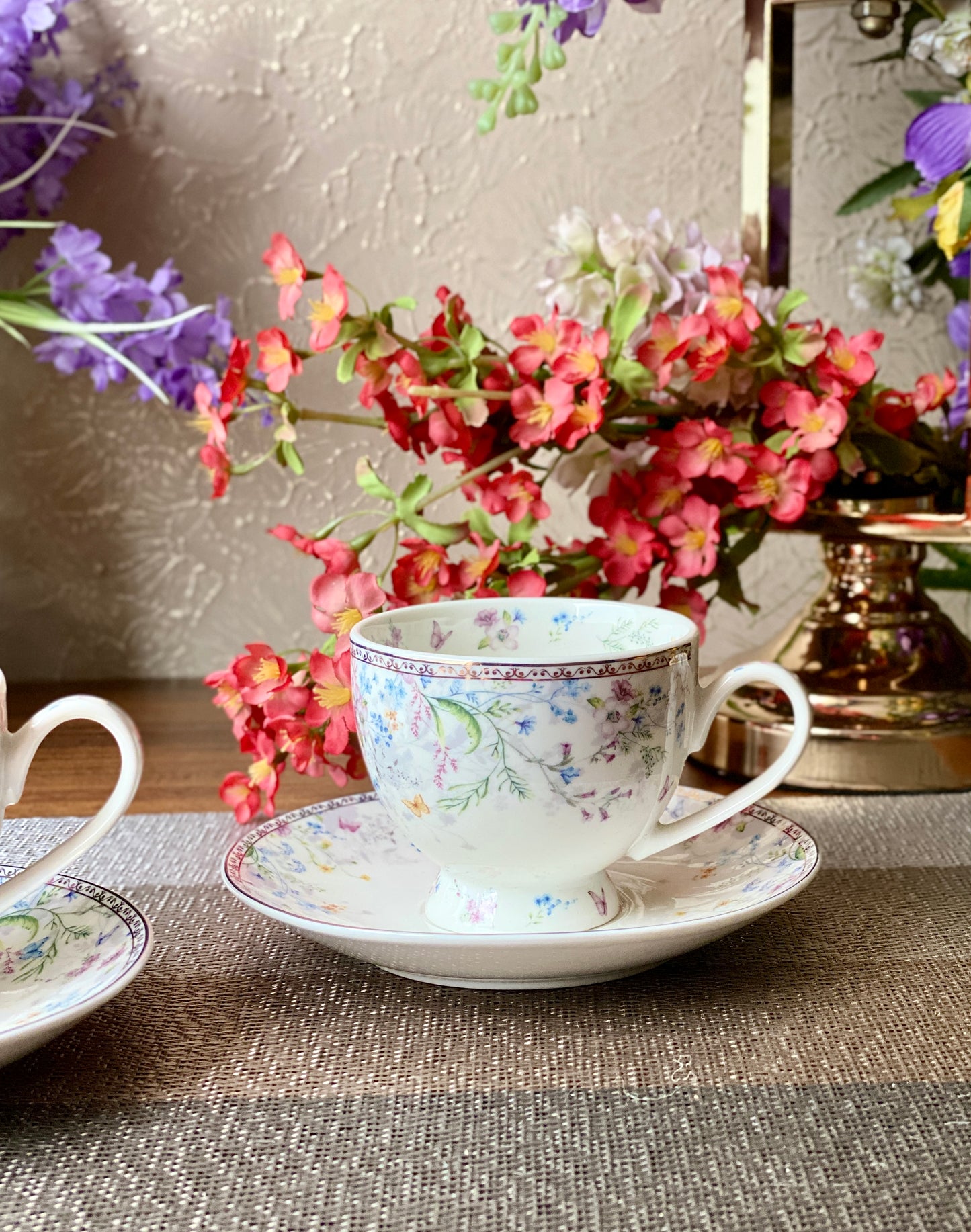 Flower Bed Cup and Saucer Set (6 Cups and 6 Saucers) - Vigneto