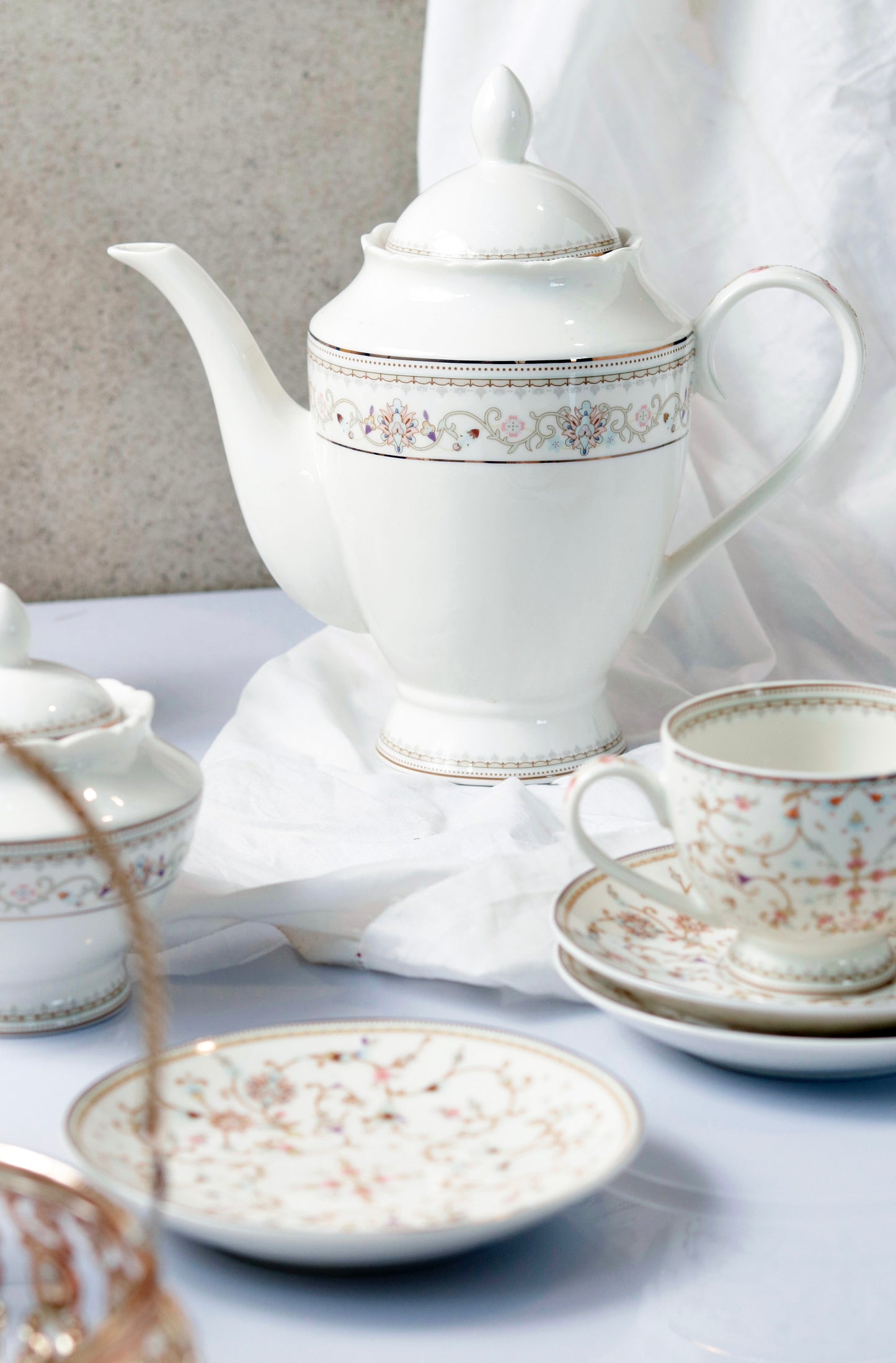 White Pattern 15 Pcs Tea Set - Vigneto