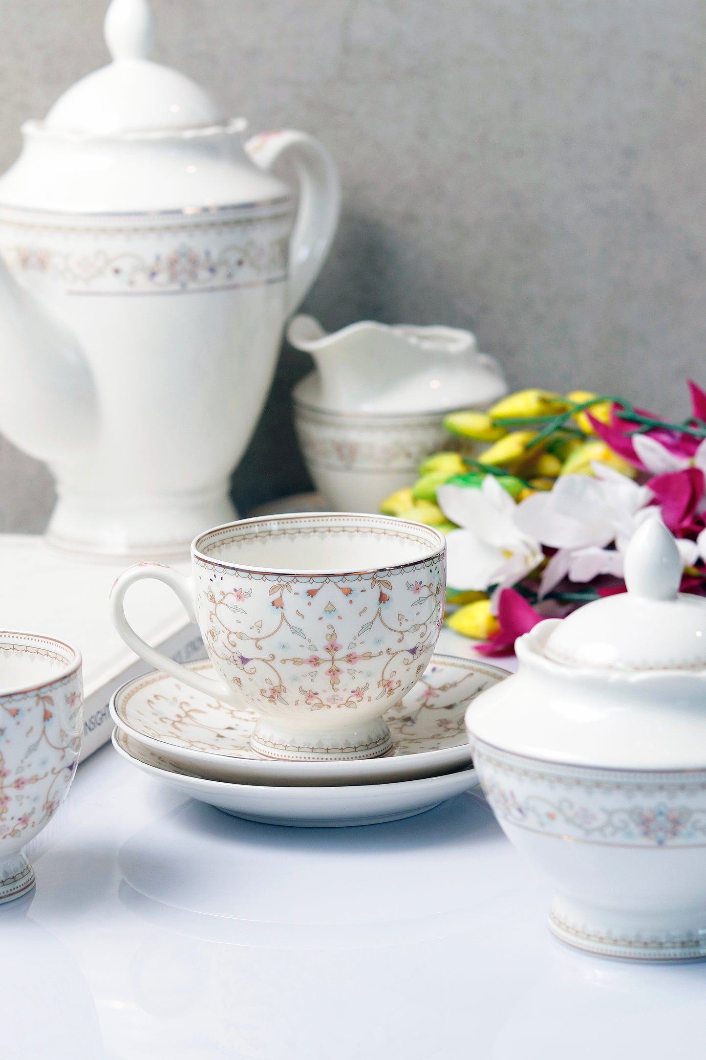 White Pattern 15 Pcs Tea Set - Vigneto