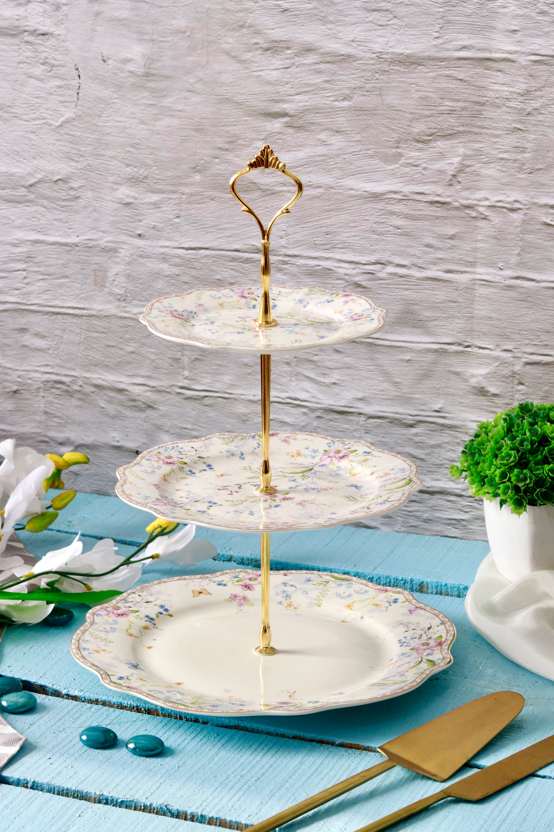 Flower Bed Three Tier Dessert Stand - Vigneto