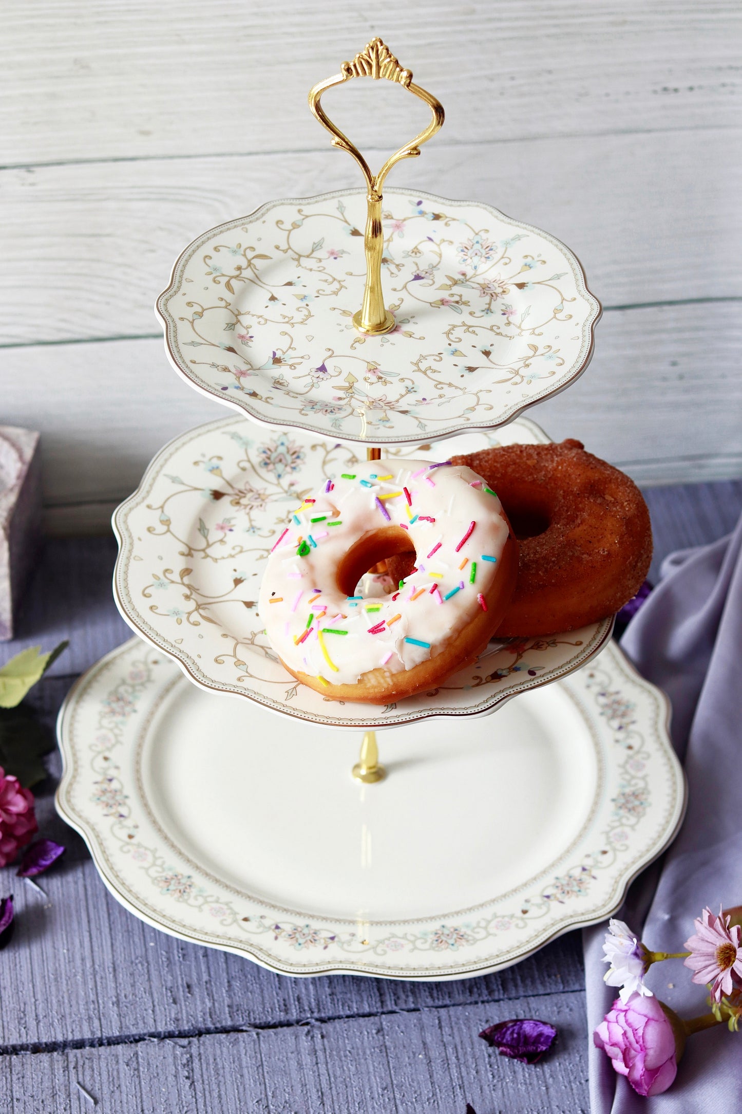 White Pattern Three Tier Dessert Stand - Vigneto
