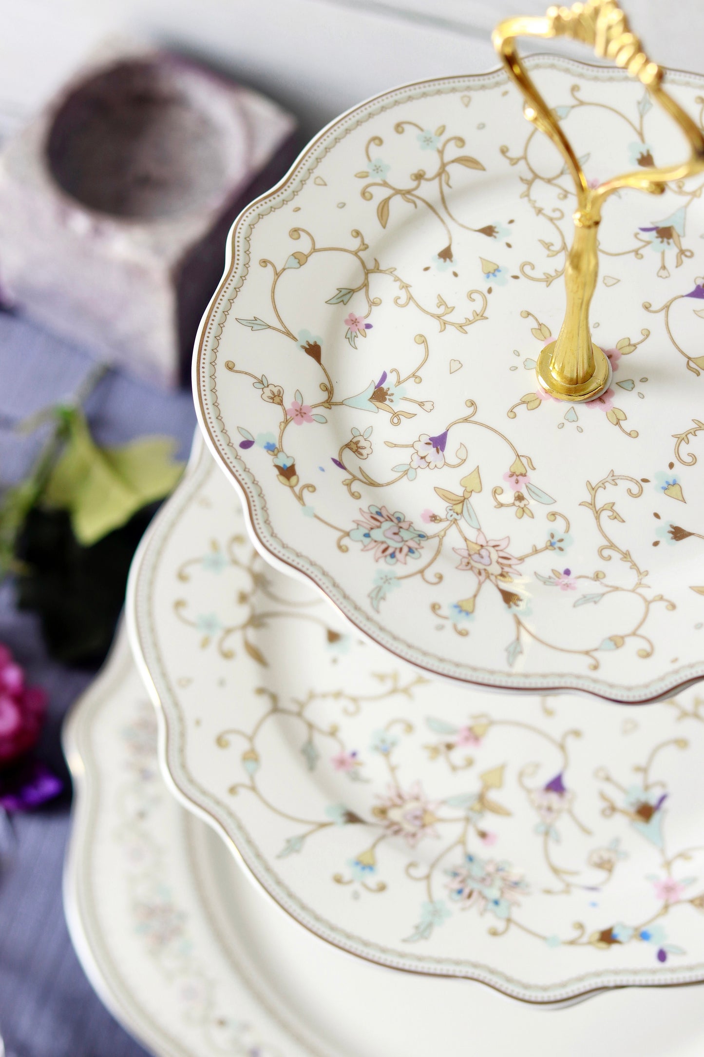 White Pattern Three Tier Dessert Stand - Vigneto