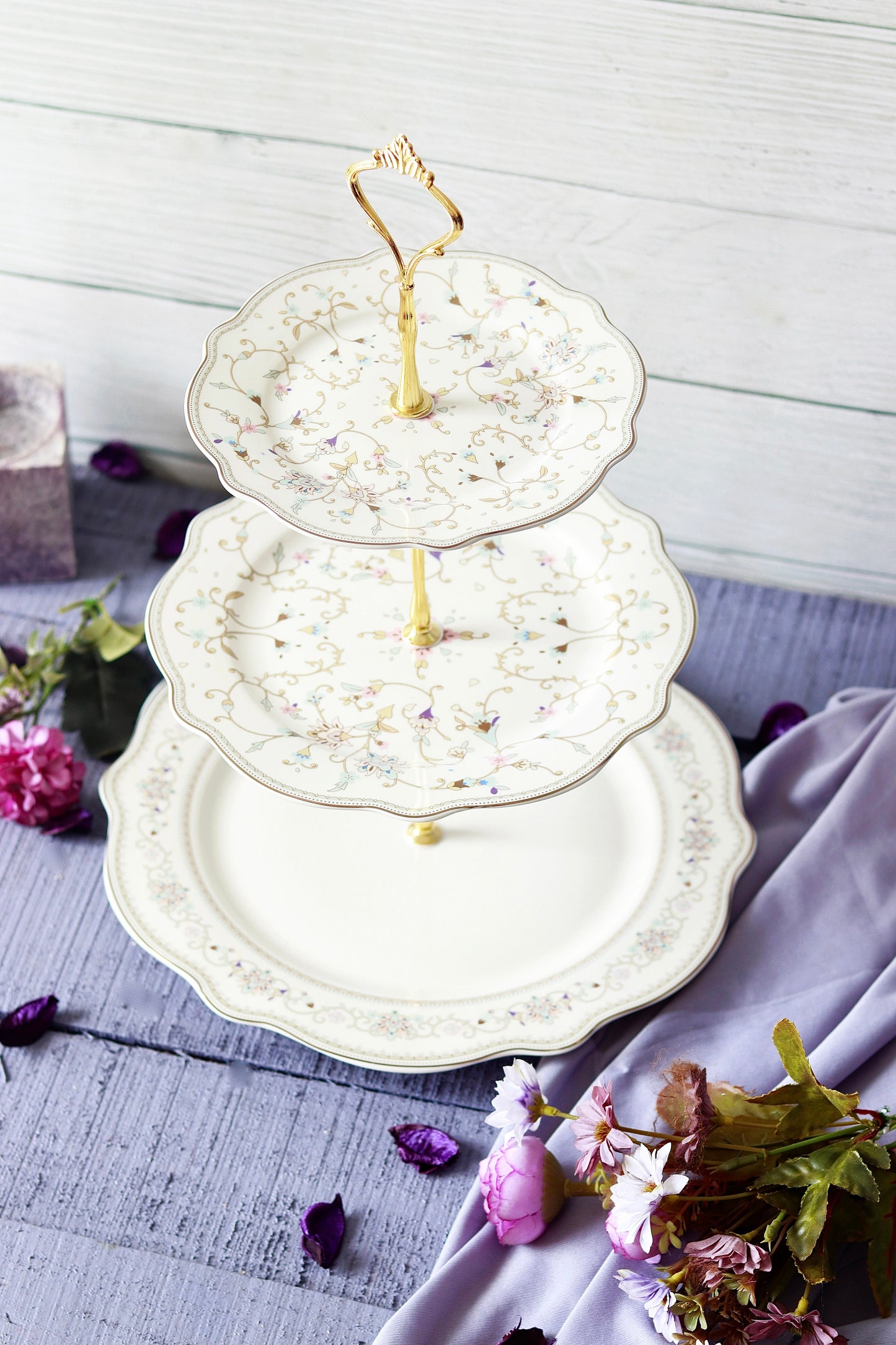 White Pattern Three Tier Dessert Stand - Vigneto