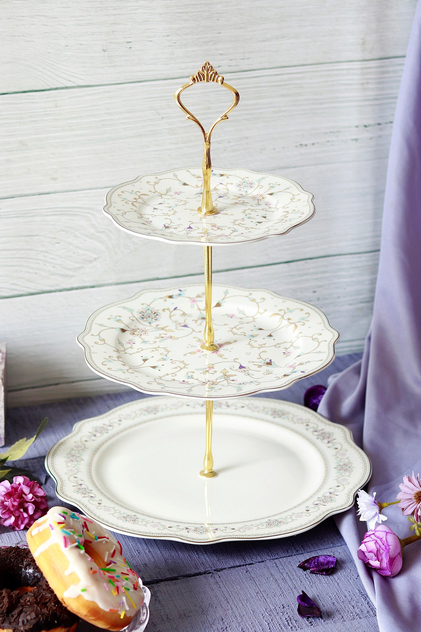 White Pattern Three Tier Dessert Stand - Vigneto