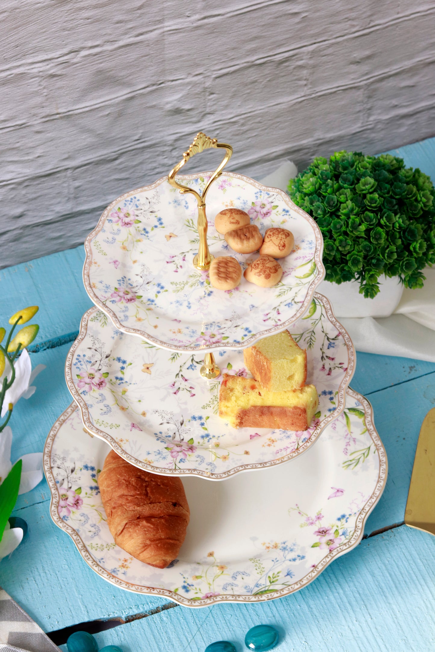 Flower Bed Three Tier Dessert Stand - Vigneto